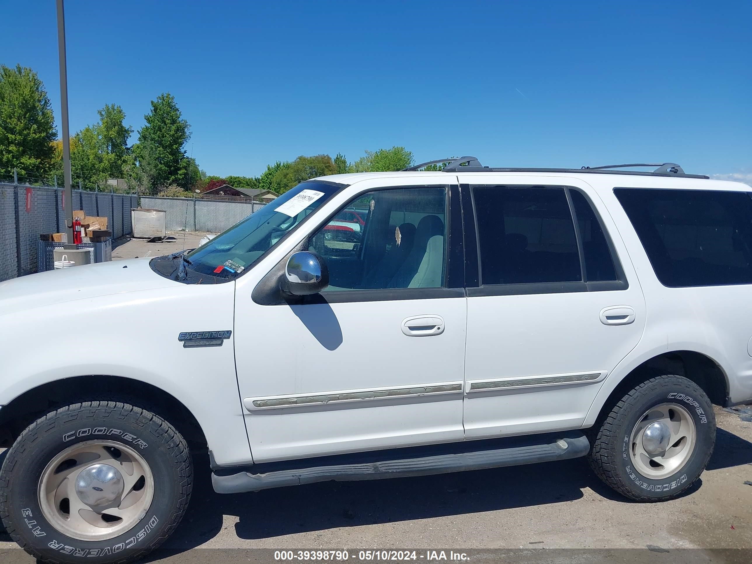 Photo 5 VIN: 1FMPU18L0WLA99865 - FORD EXPEDITION 