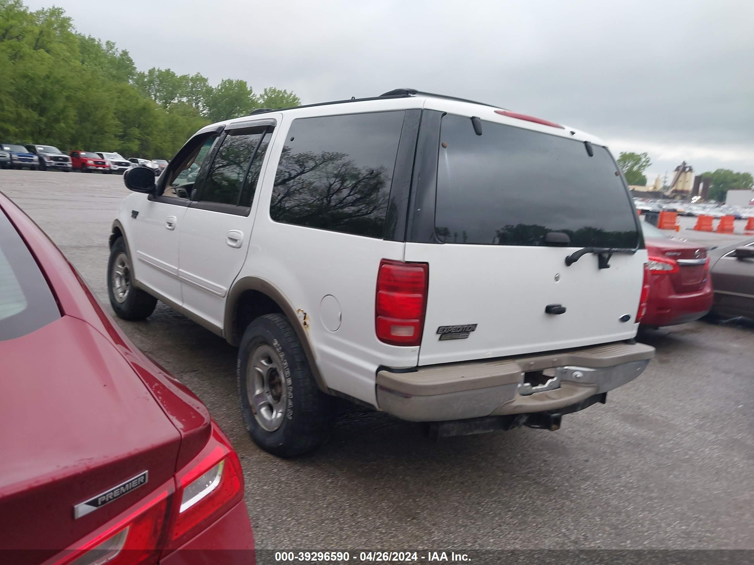 Photo 2 VIN: 1FMPU18L11LB37404 - FORD EXPEDITION 