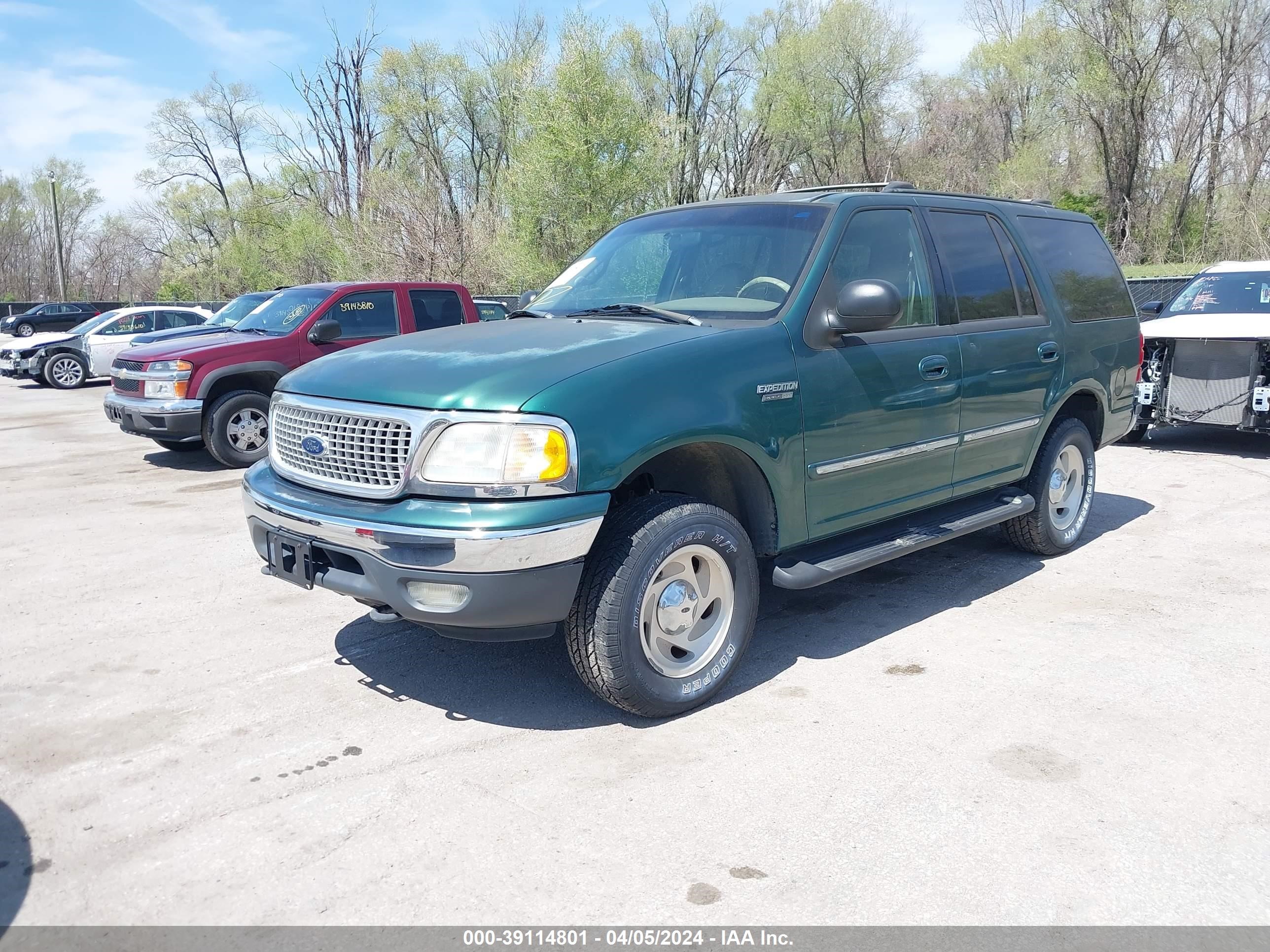 Photo 1 VIN: 1FMPU18L1XLB82075 - FORD EXPEDITION 