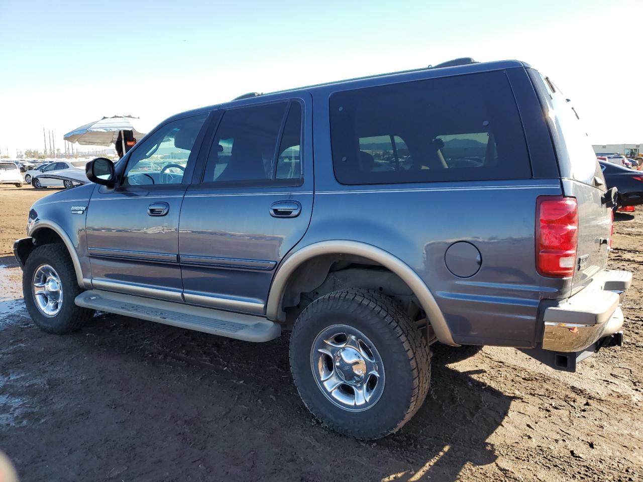 Photo 1 VIN: 1FMPU18L1YLB82031 - FORD EXPEDITION 