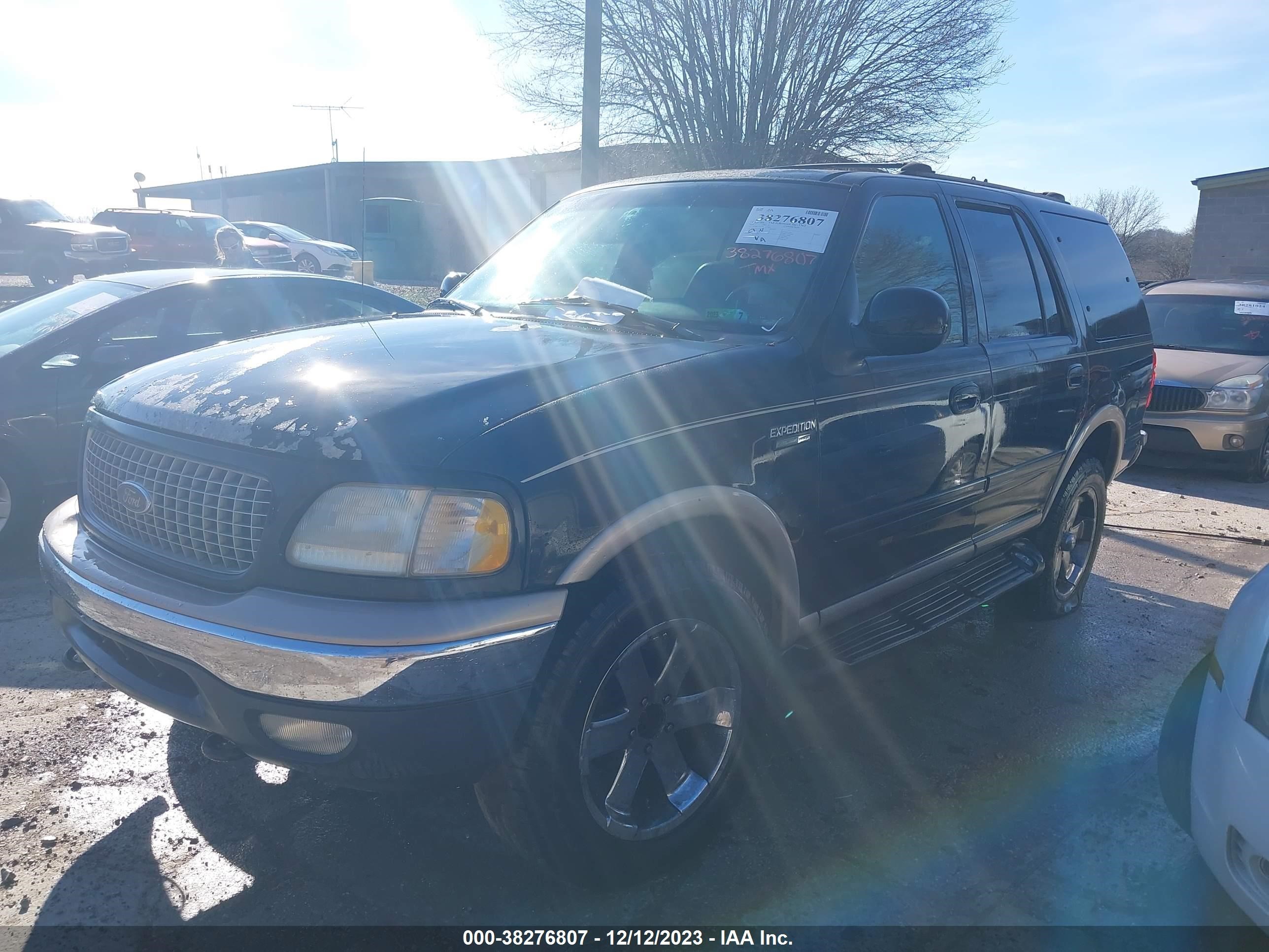 Photo 1 VIN: 1FMPU18L2XLB23049 - FORD EXPEDITION 