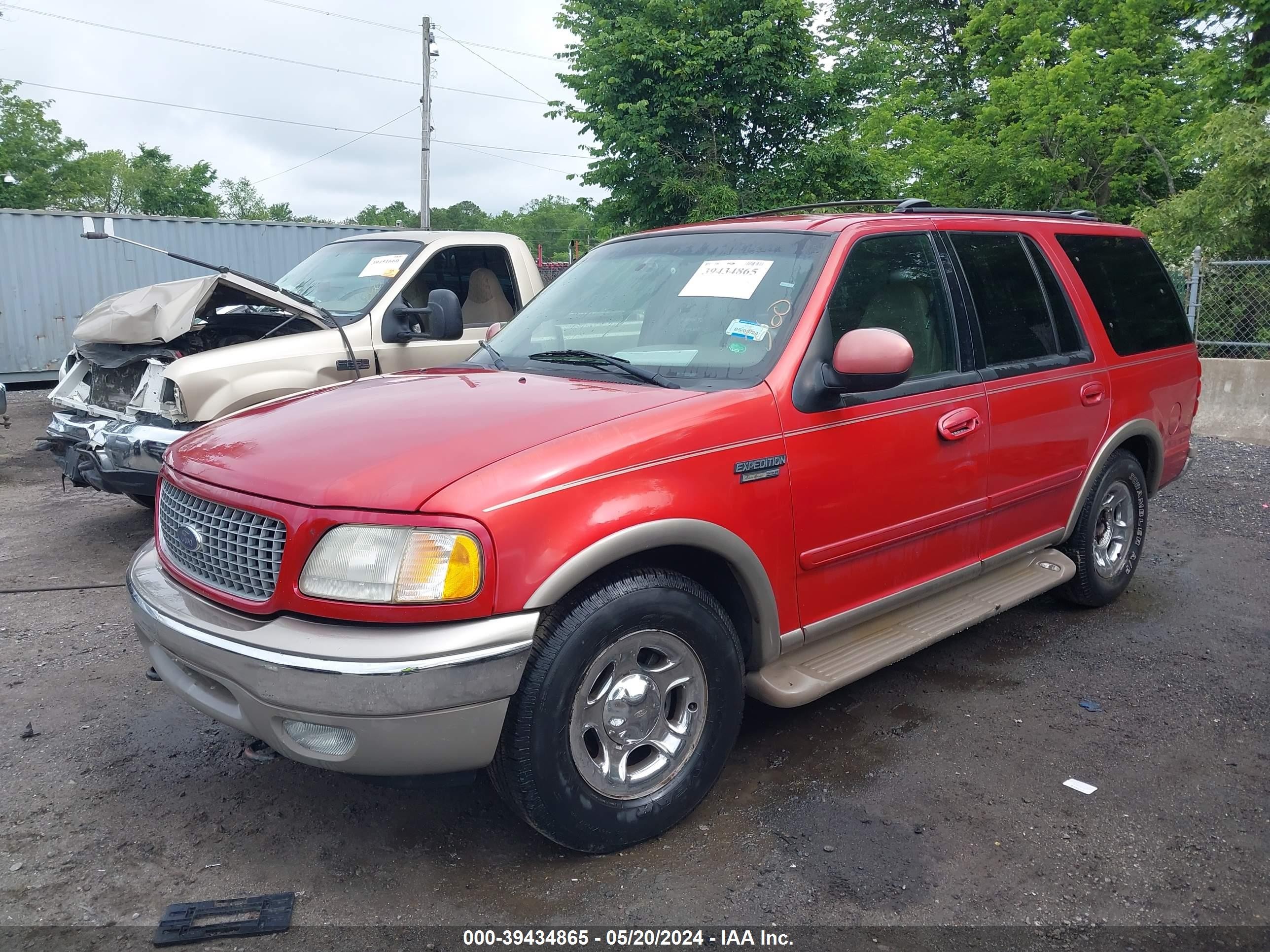 Photo 1 VIN: 1FMPU18L3YLA45754 - FORD EXPEDITION 