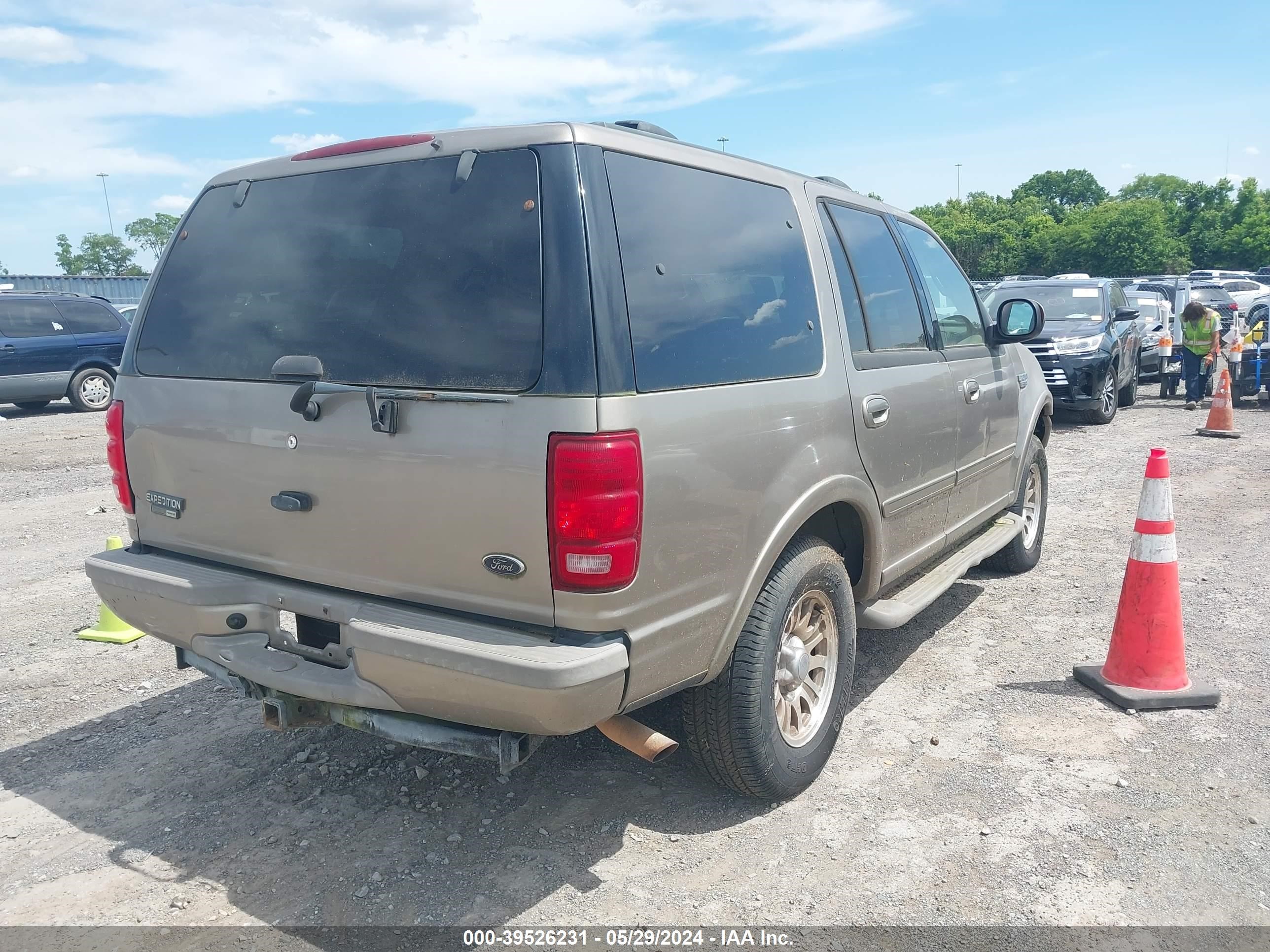 Photo 3 VIN: 1FMPU18L42LA98373 - FORD EXPEDITION 