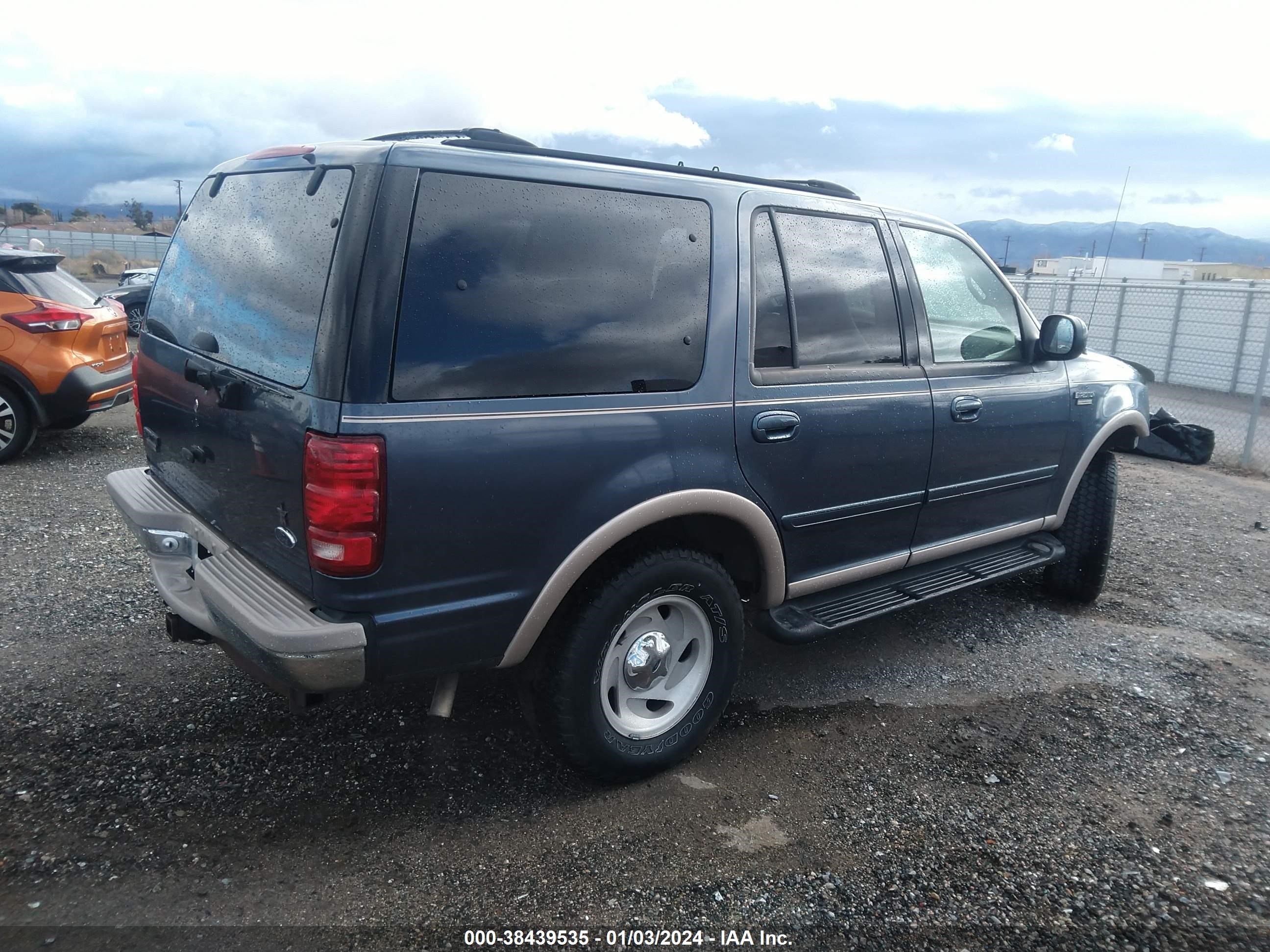 Photo 3 VIN: 1FMPU18L4WLC27329 - FORD EXPEDITION 