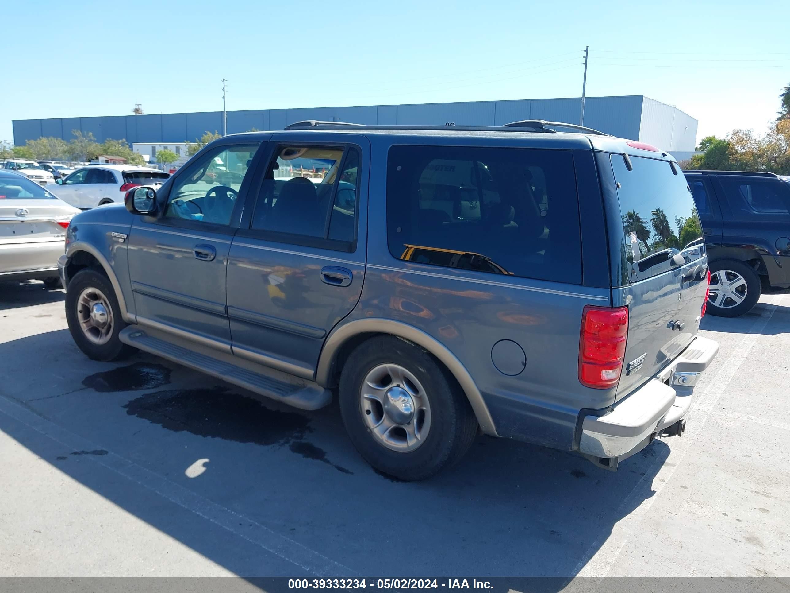 Photo 2 VIN: 1FMPU18L6YLB37781 - FORD EXPEDITION 