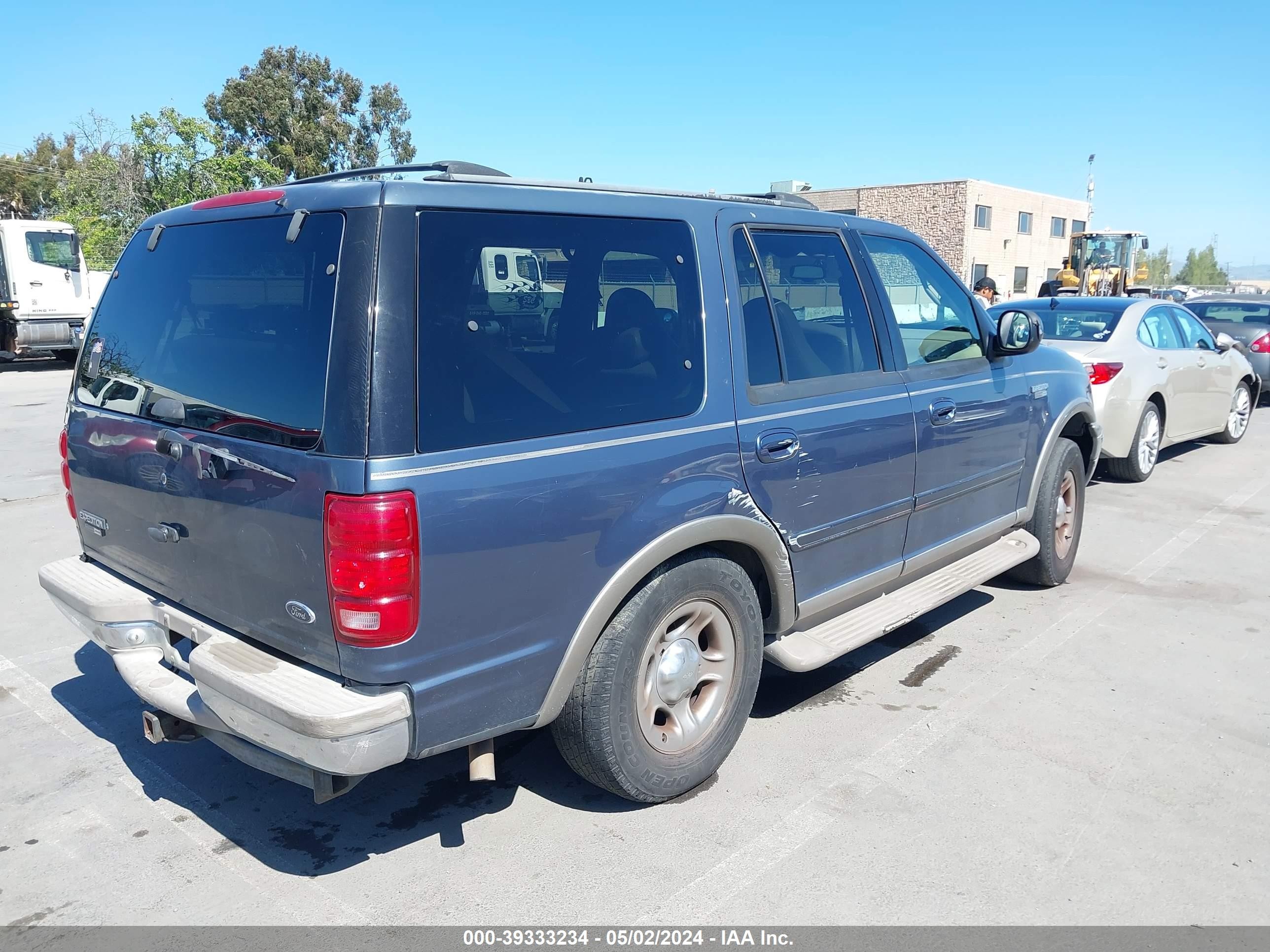 Photo 3 VIN: 1FMPU18L6YLB37781 - FORD EXPEDITION 