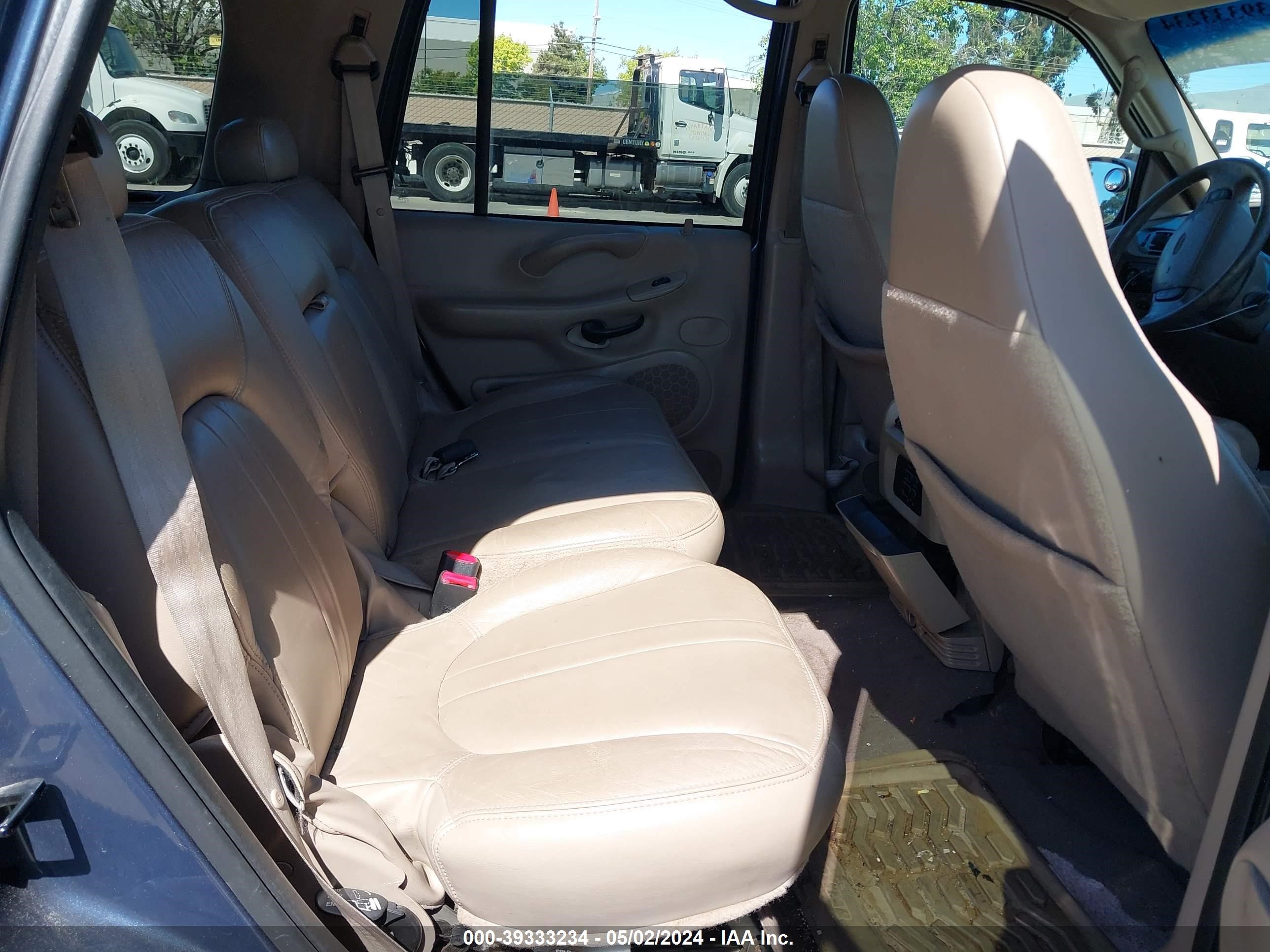 Photo 7 VIN: 1FMPU18L6YLB37781 - FORD EXPEDITION 