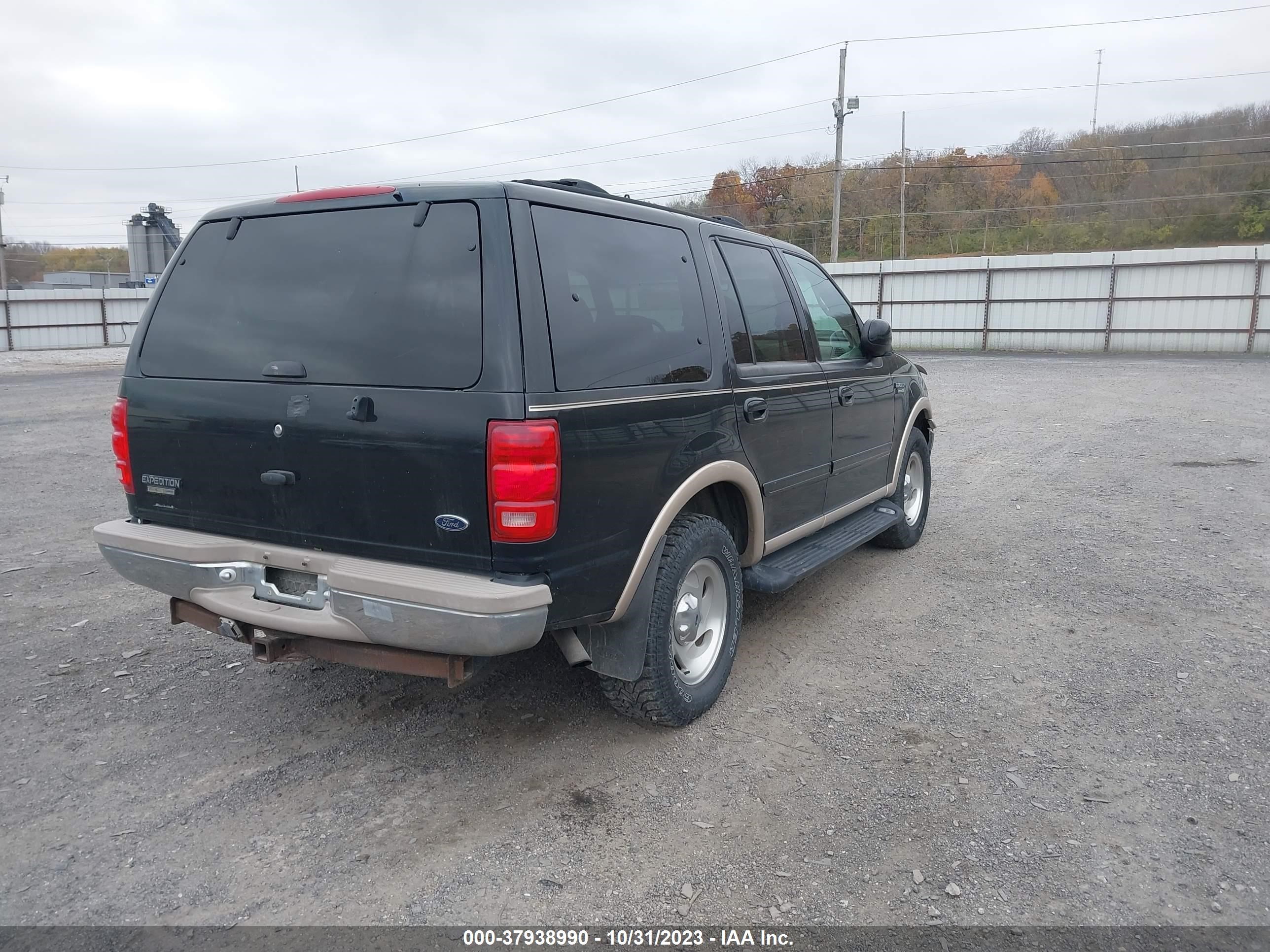 Photo 3 VIN: 1FMPU18L8XLA53461 - FORD EXPEDITION 