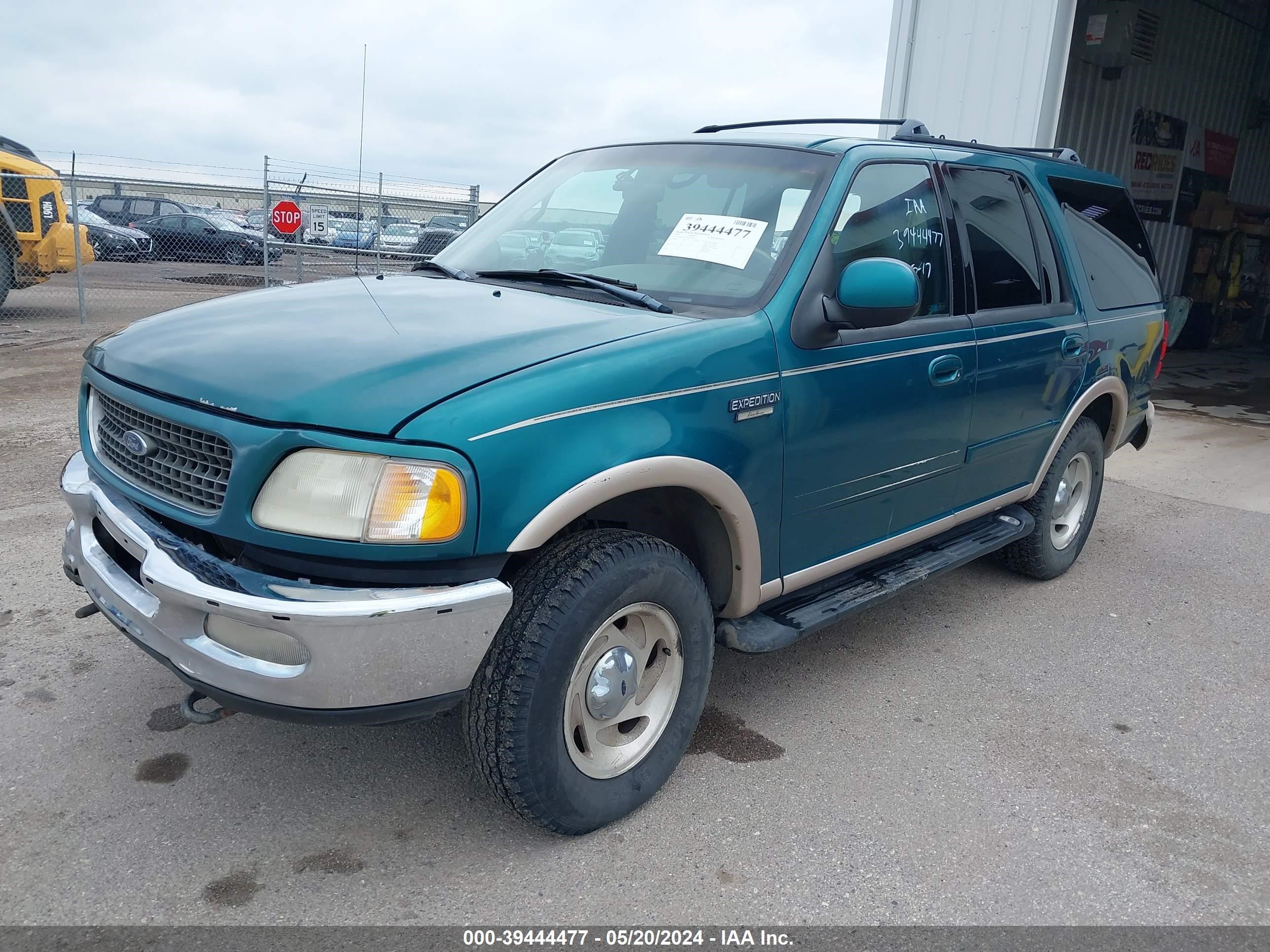 Photo 1 VIN: 1FMPU18LXWLA44341 - FORD EXPEDITION 