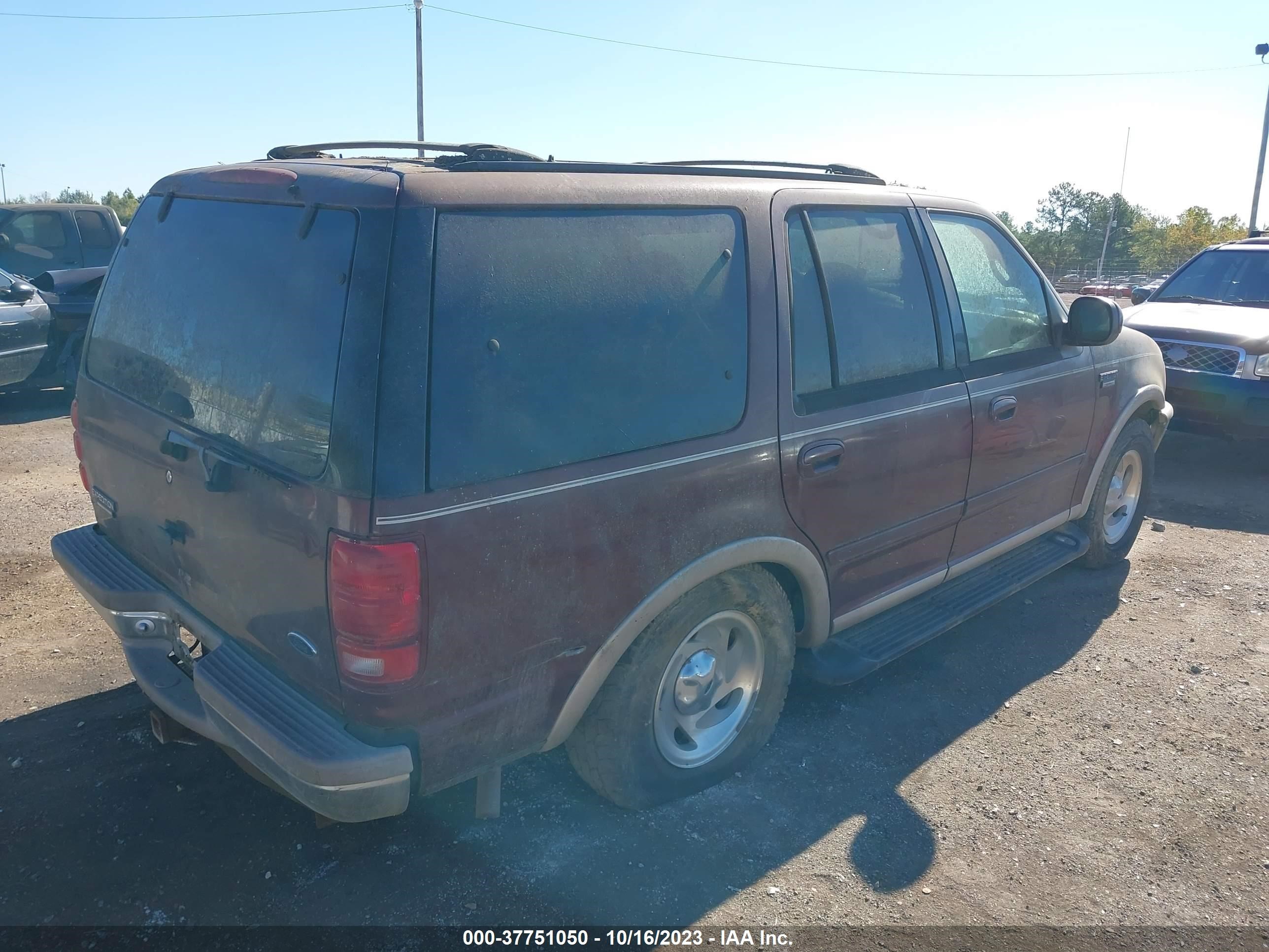 Photo 3 VIN: 1FMPU18LXWLB77634 - FORD EXPEDITION 