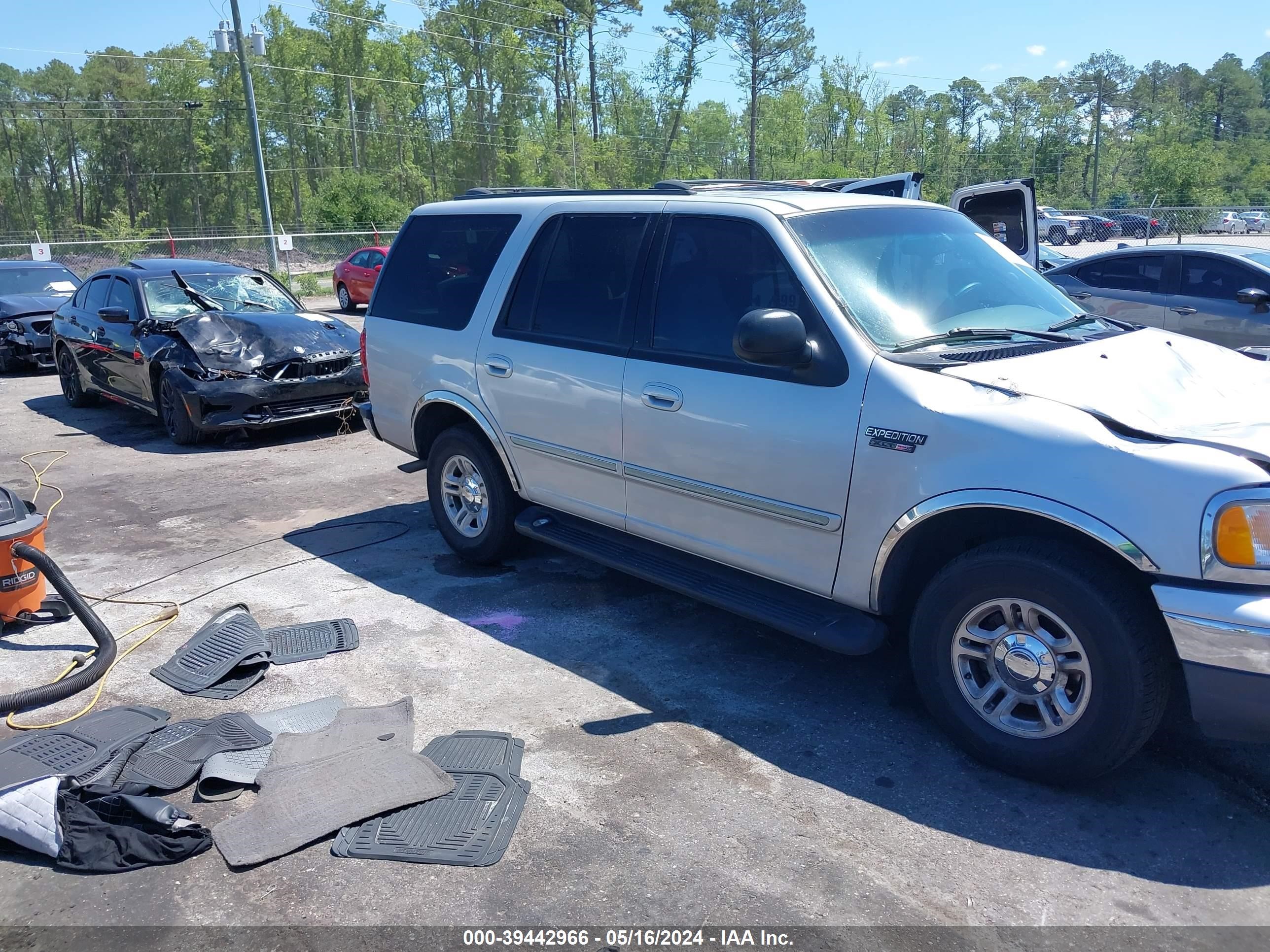 Photo 12 VIN: 1FMRU1566YLA18121 - FORD EXPEDITION 