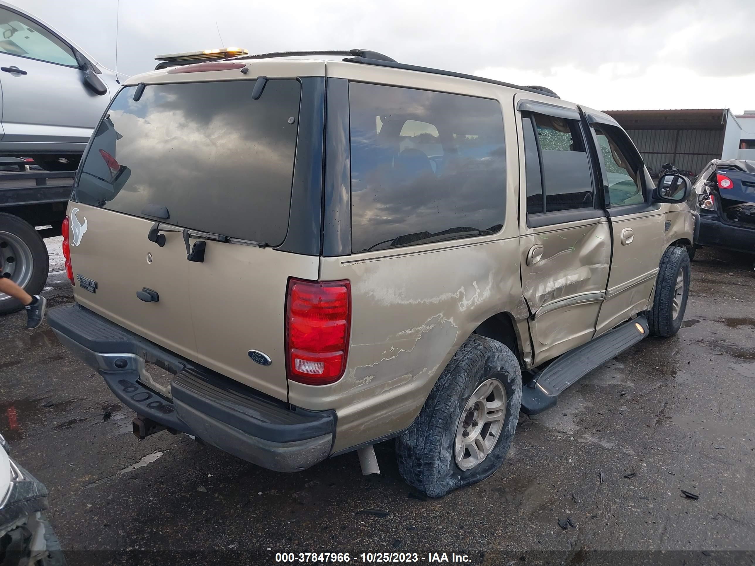 Photo 3 VIN: 1FMRU1566YLA38949 - FORD EXPEDITION 