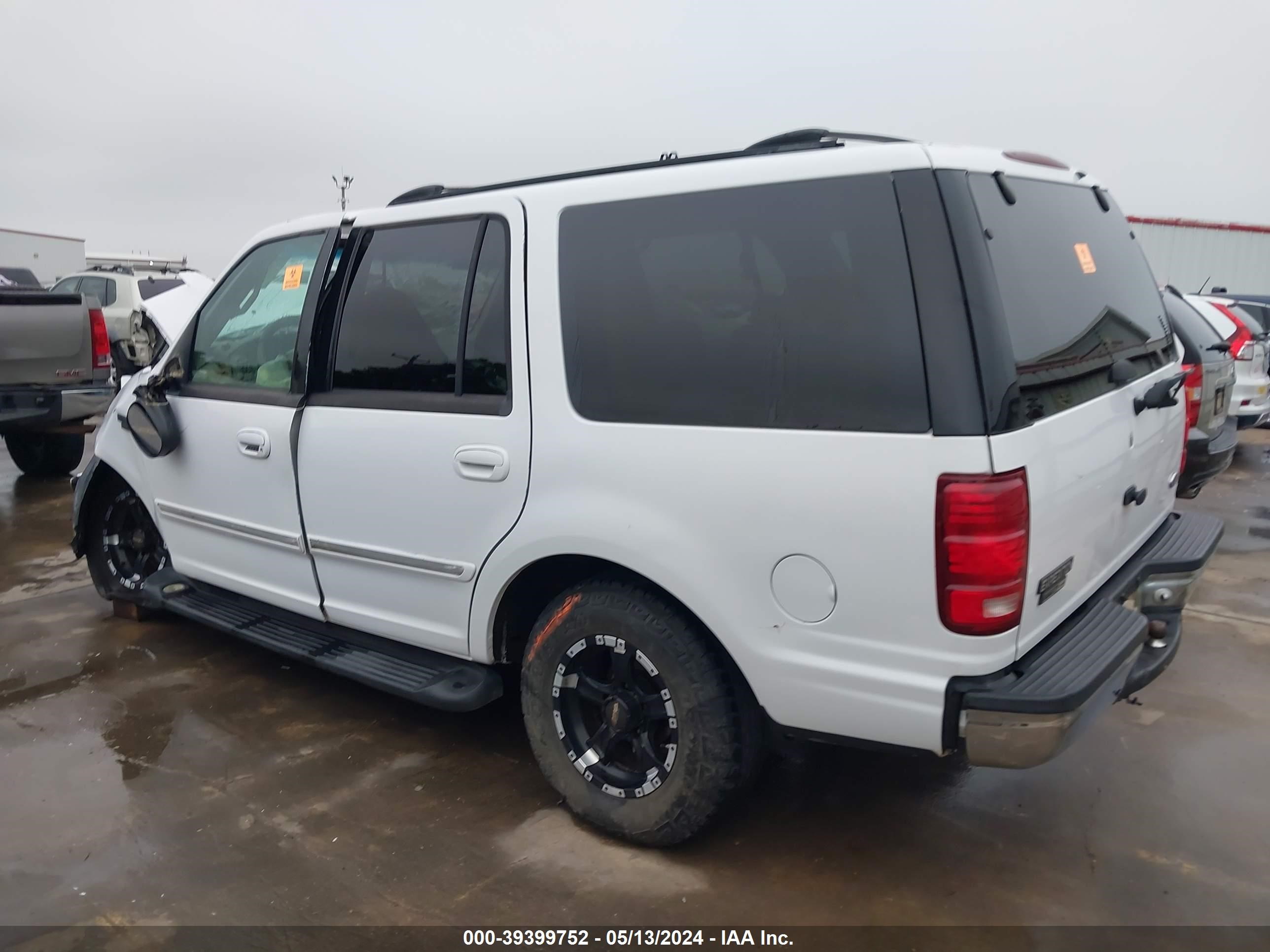 Photo 2 VIN: 1FMRU156XYLB88613 - FORD EXPEDITION 