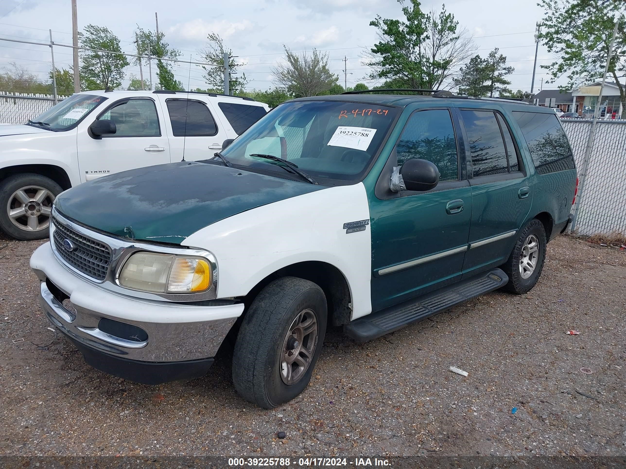 Photo 1 VIN: 1FMRU15L1YLA19554 - FORD EXPEDITION 