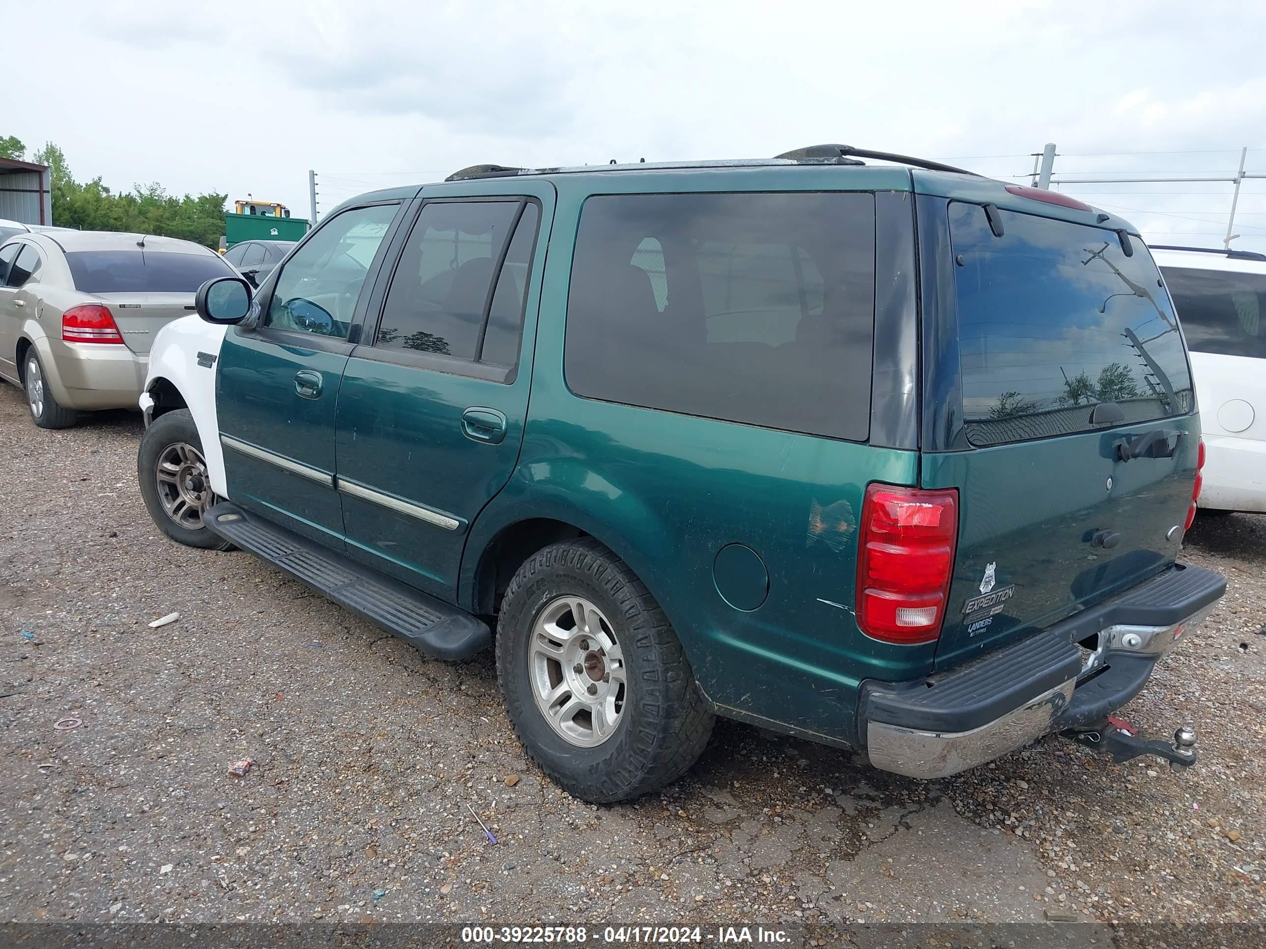 Photo 2 VIN: 1FMRU15L1YLA19554 - FORD EXPEDITION 