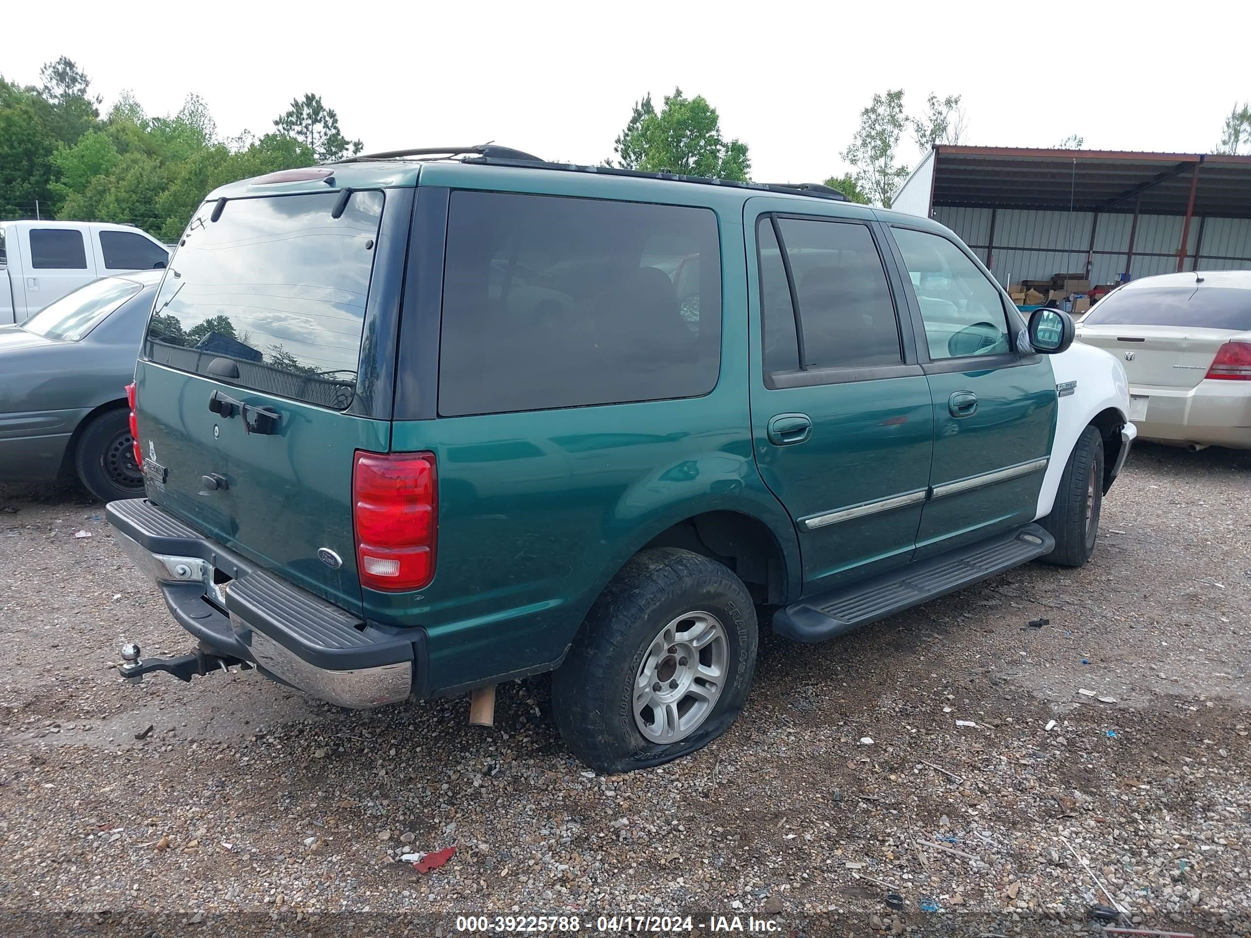 Photo 3 VIN: 1FMRU15L1YLA19554 - FORD EXPEDITION 