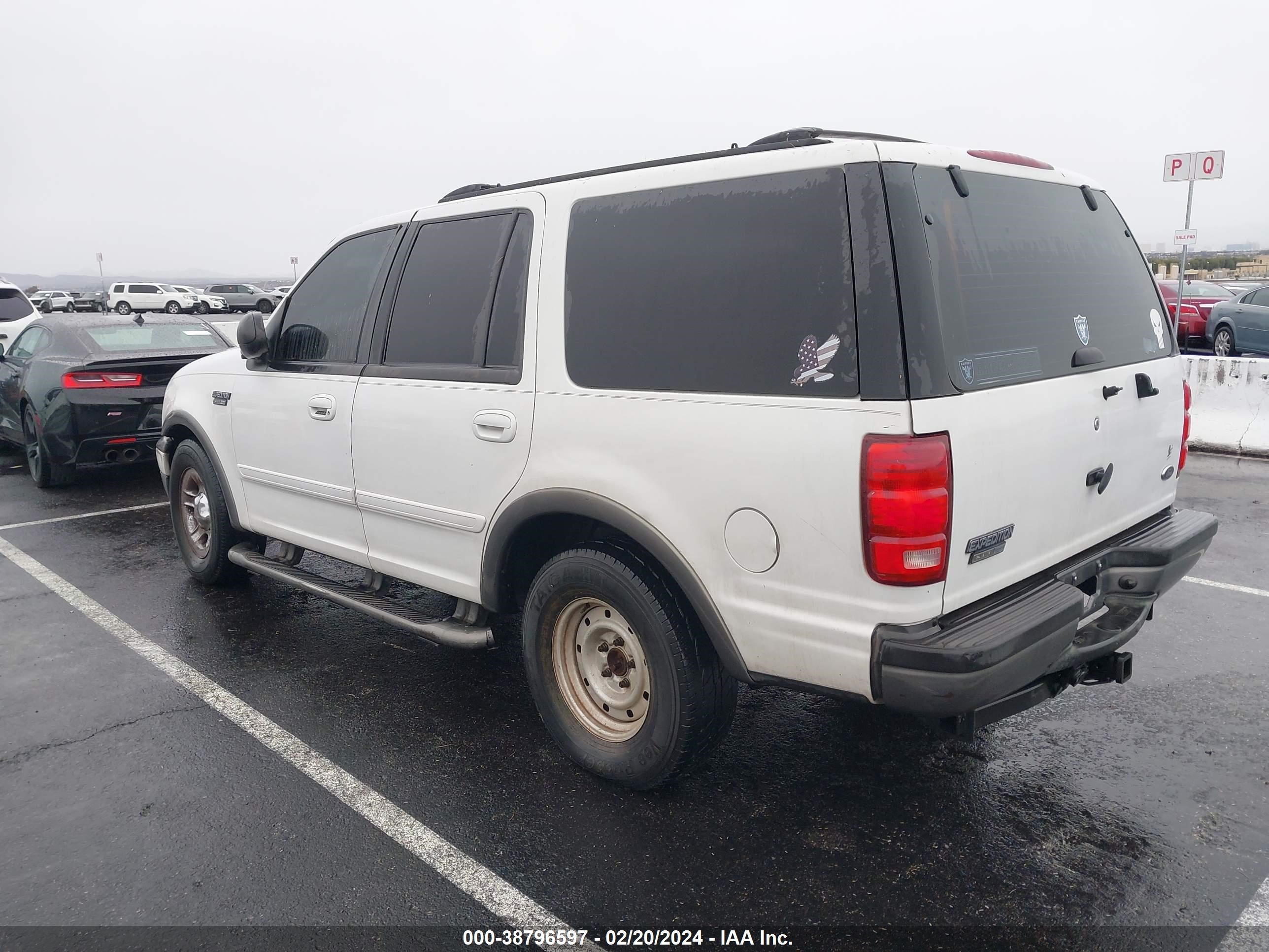 Photo 2 VIN: 1FMRU15L2YLA35780 - FORD EXPEDITION 