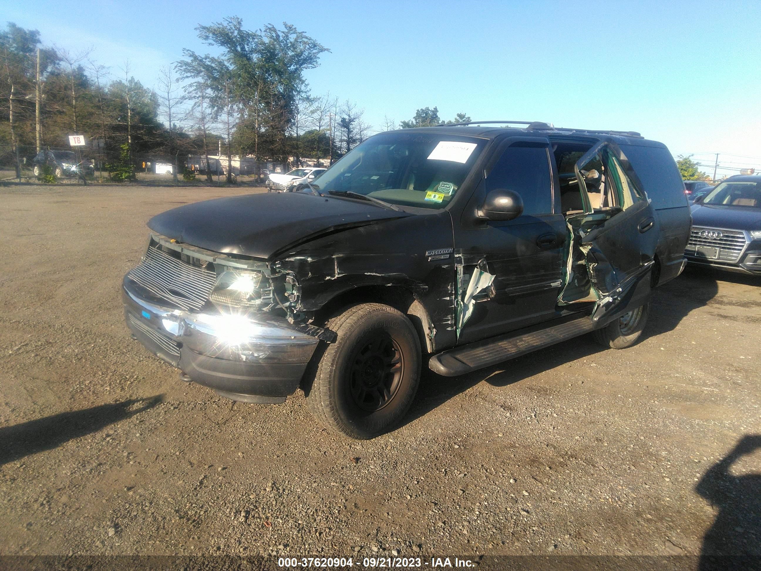 Photo 1 VIN: 1FMRU1660YLB30542 - FORD EXPEDITION 