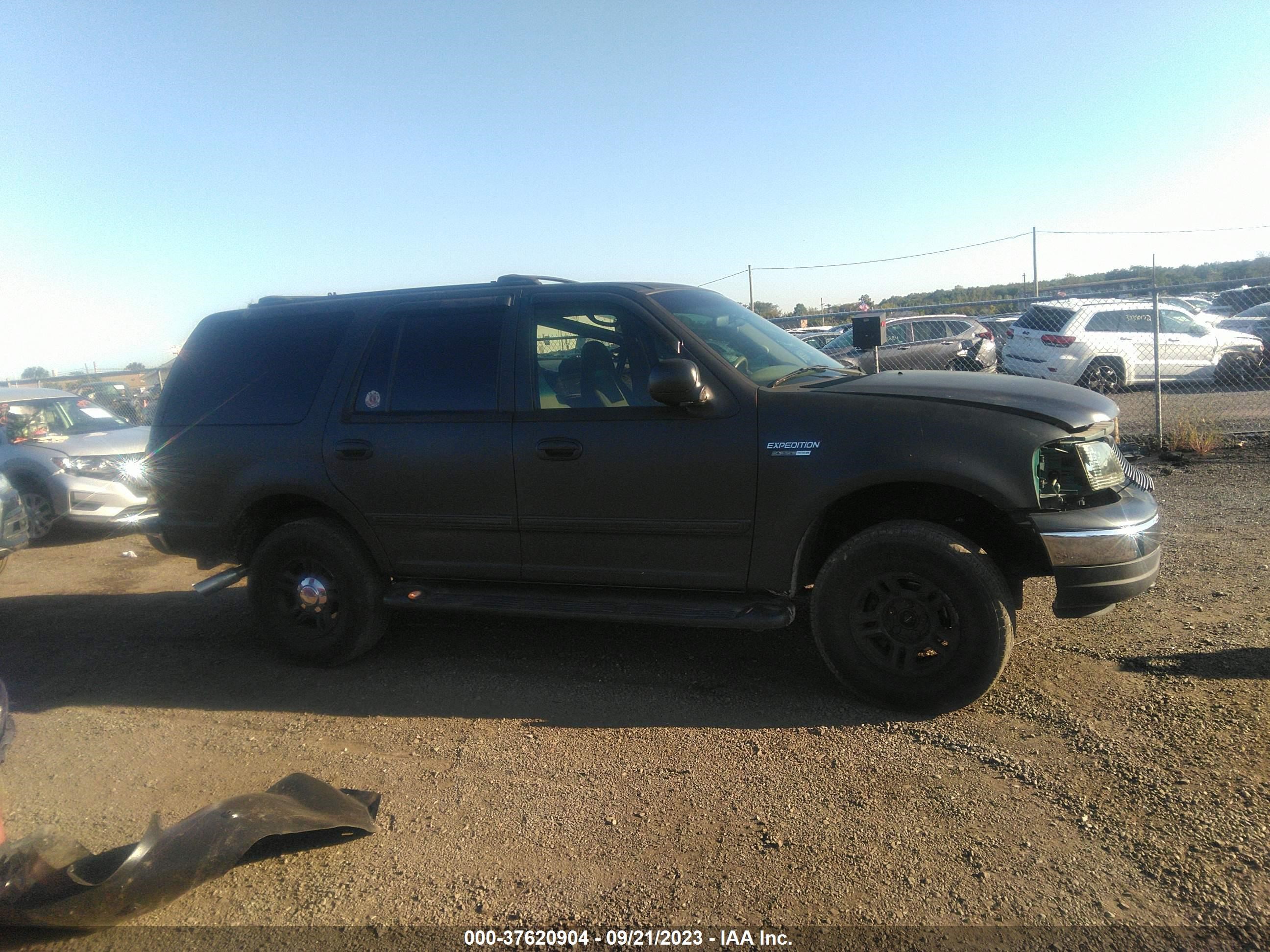 Photo 12 VIN: 1FMRU1660YLB30542 - FORD EXPEDITION 