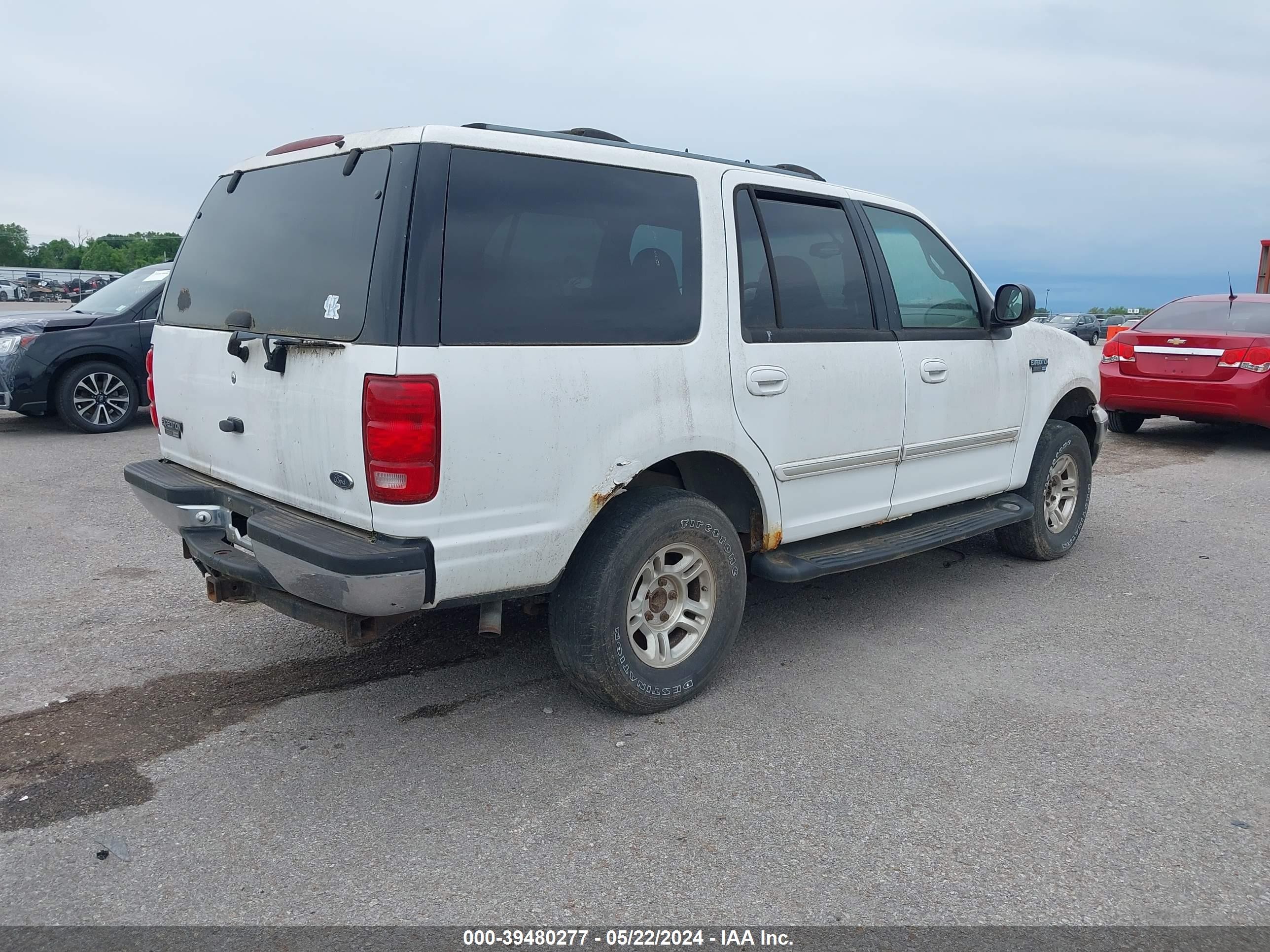 Photo 3 VIN: 1FMRU1667YLC06760 - FORD EXPEDITION 