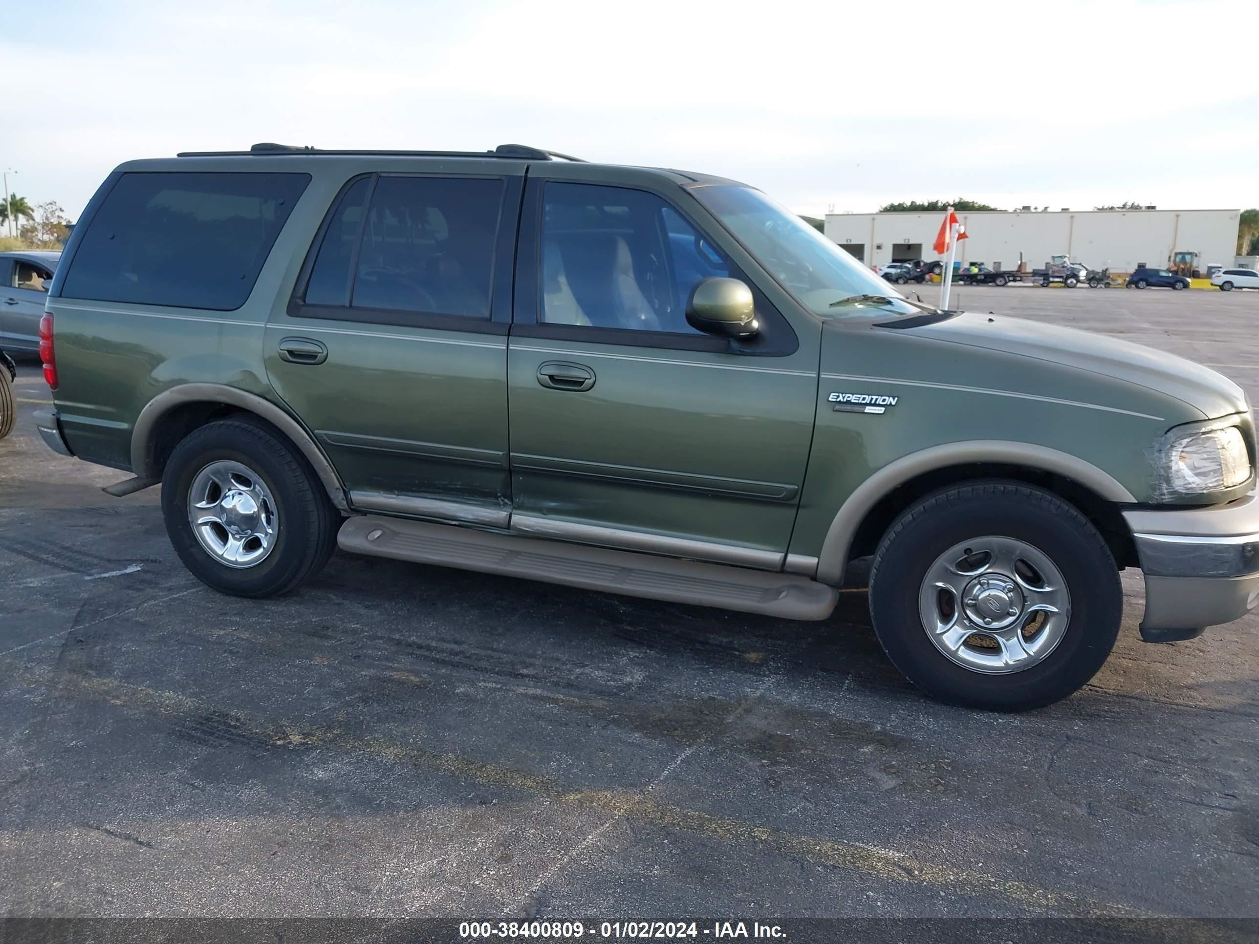 Photo 5 VIN: 1FMRU1763YLB12101 - FORD EXPEDITION 