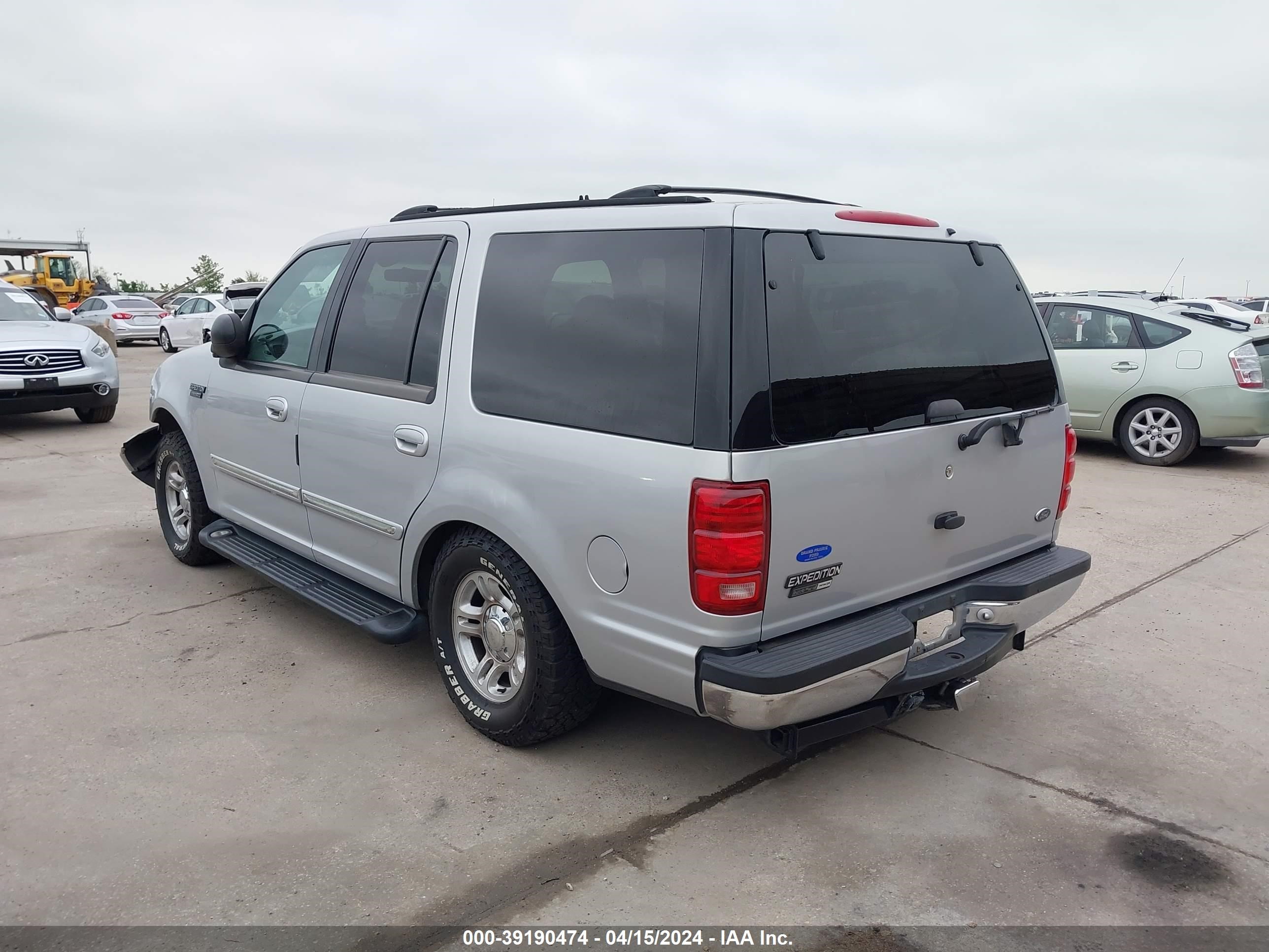 Photo 2 VIN: 1FMRU1767XLC15231 - FORD EXPEDITION 