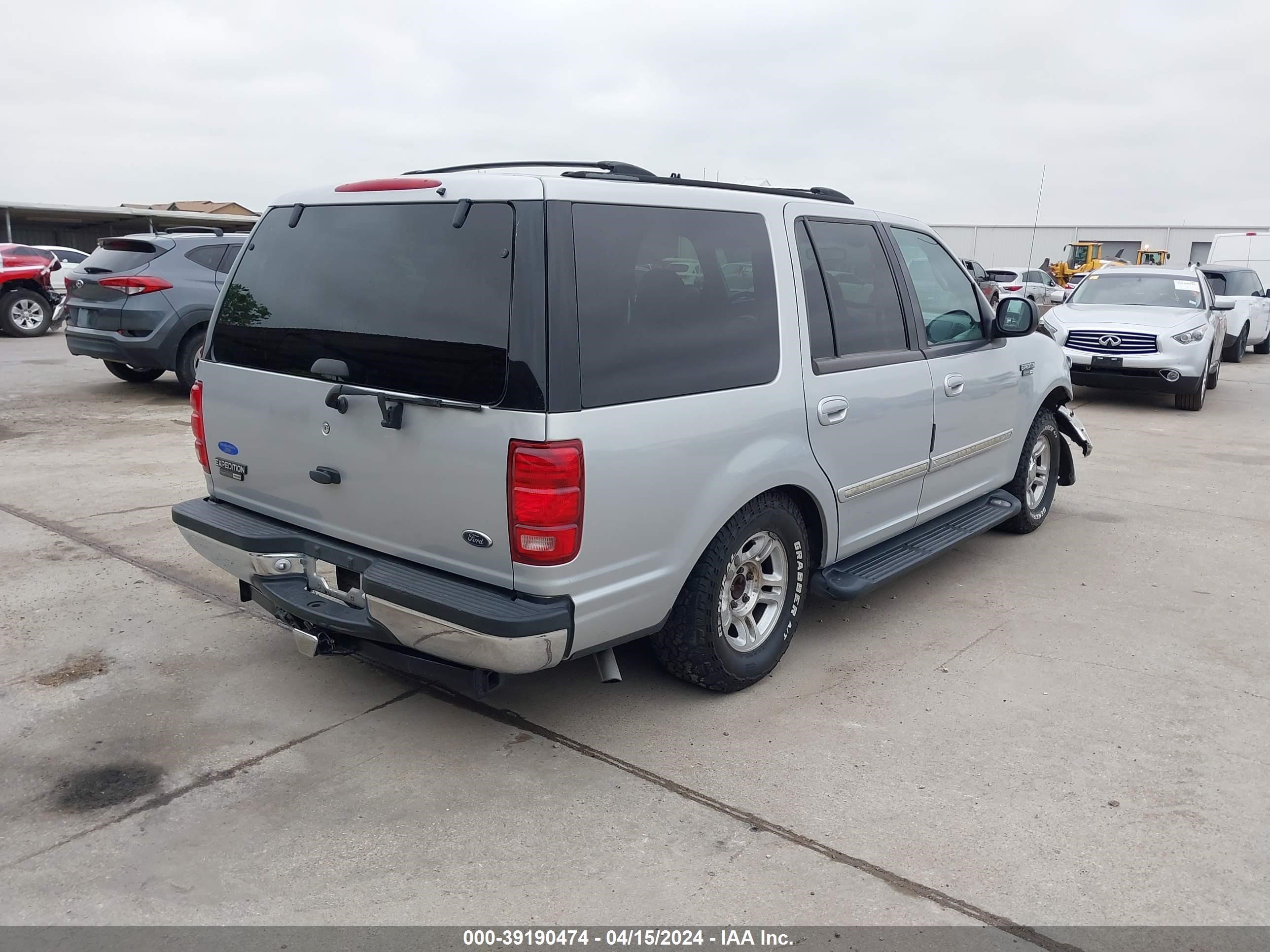 Photo 3 VIN: 1FMRU1767XLC15231 - FORD EXPEDITION 