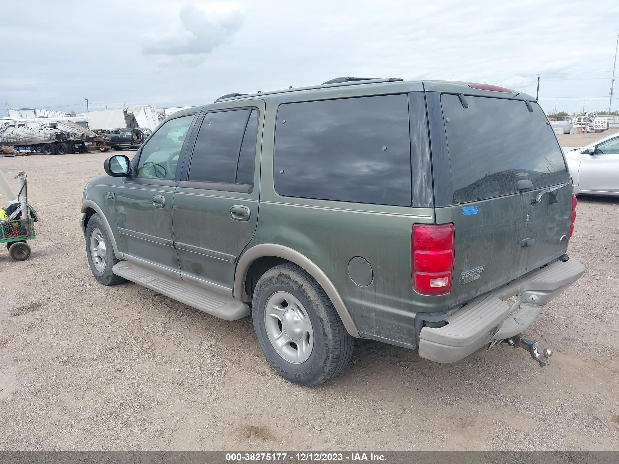 Photo 2 VIN: 1FMRU17L1YLA50462 - FORD EXPEDITION 