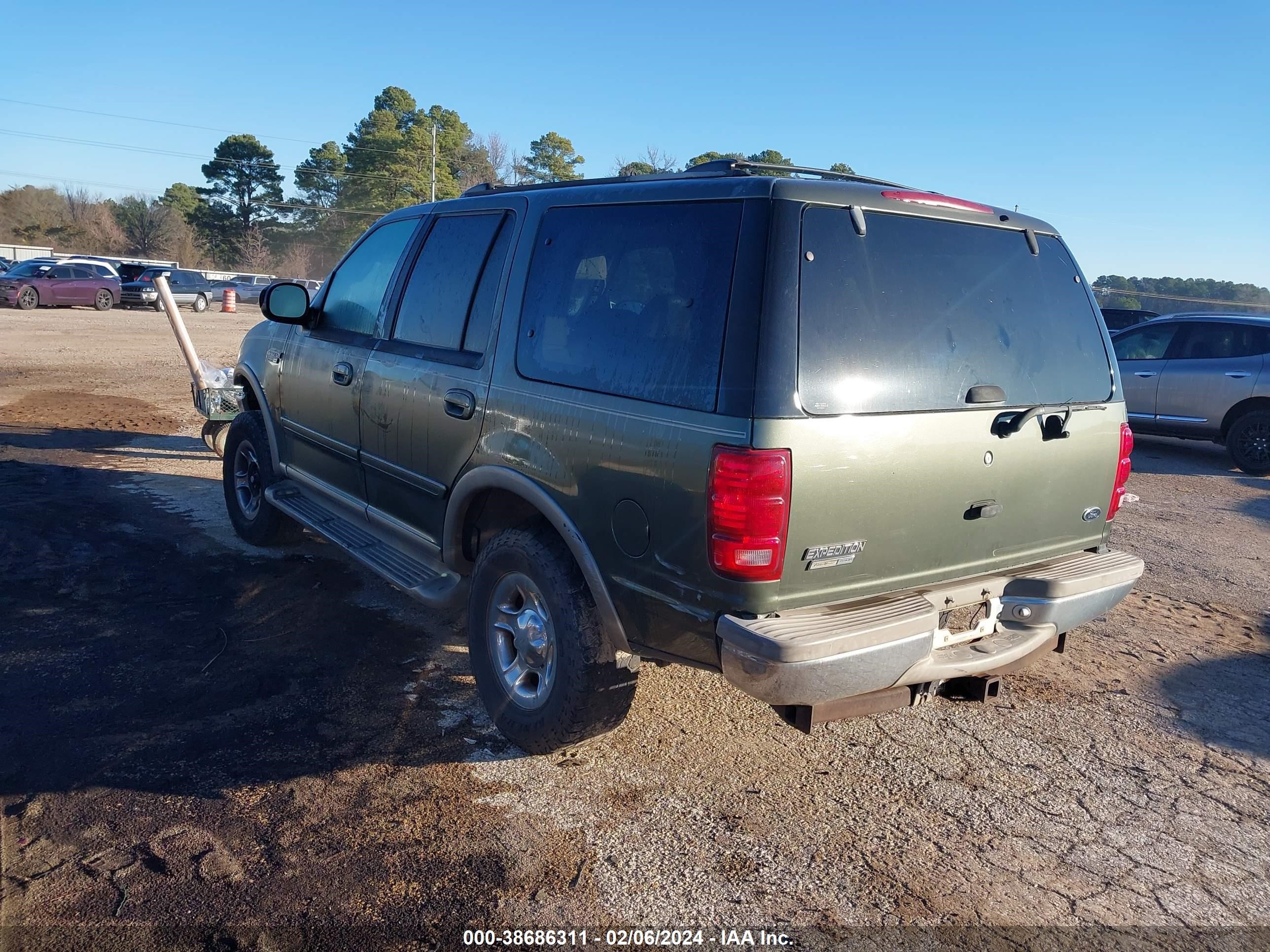 Photo 2 VIN: 1FMRU17L1YLB05721 - FORD EXPEDITION 