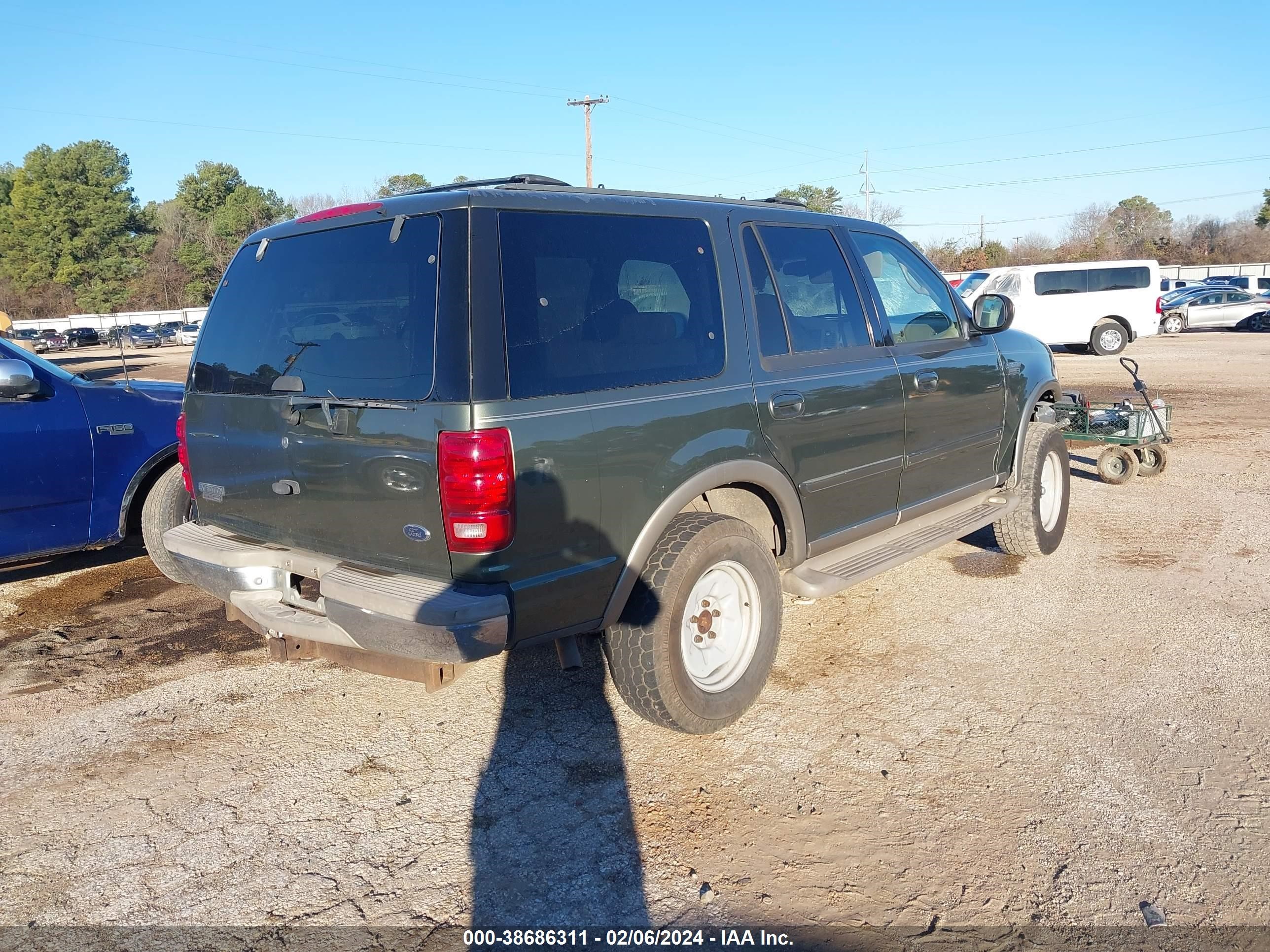 Photo 3 VIN: 1FMRU17L1YLB05721 - FORD EXPEDITION 