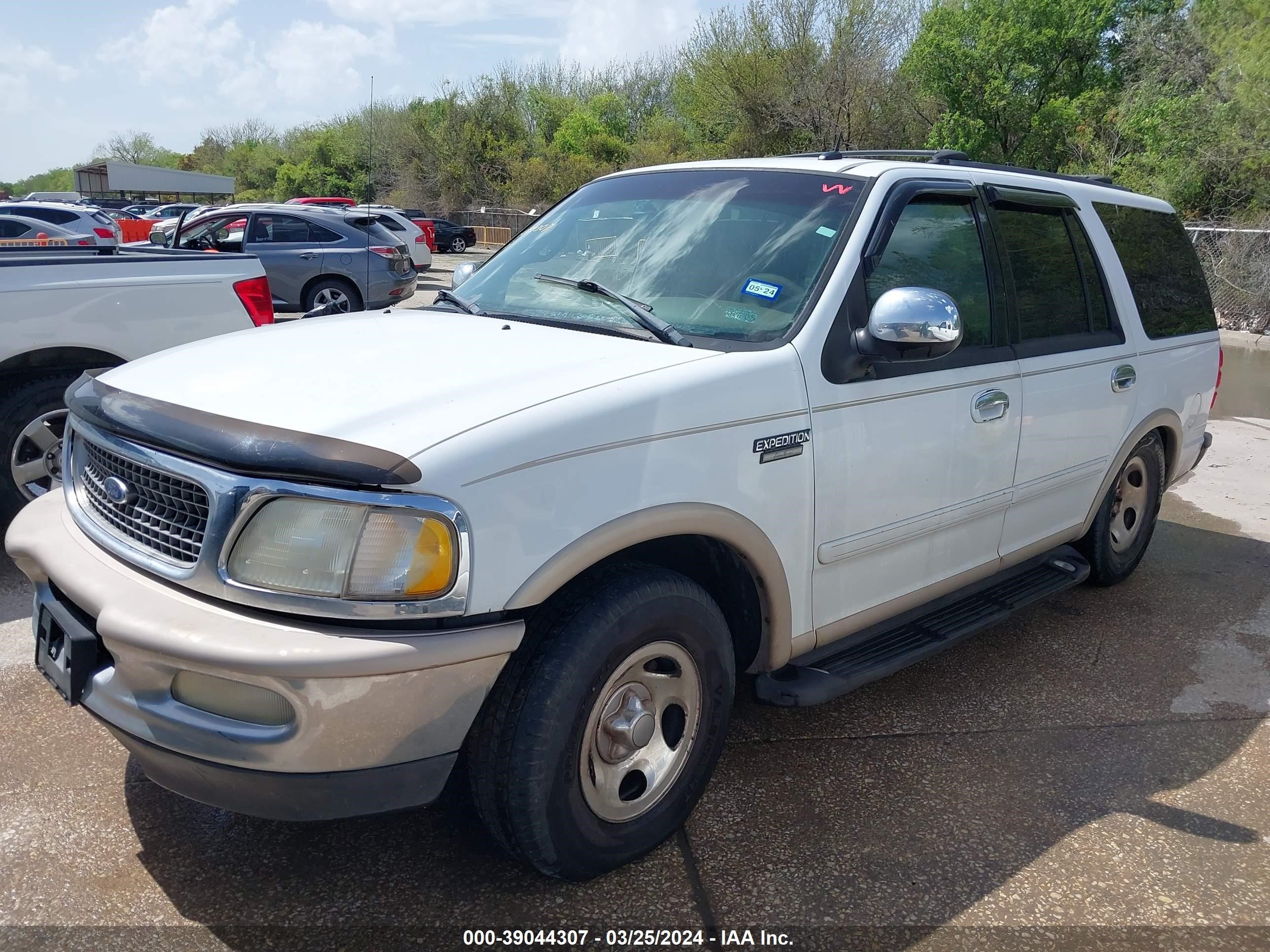 Photo 1 VIN: 1FMRU17L8WLB82731 - FORD EXPEDITION 