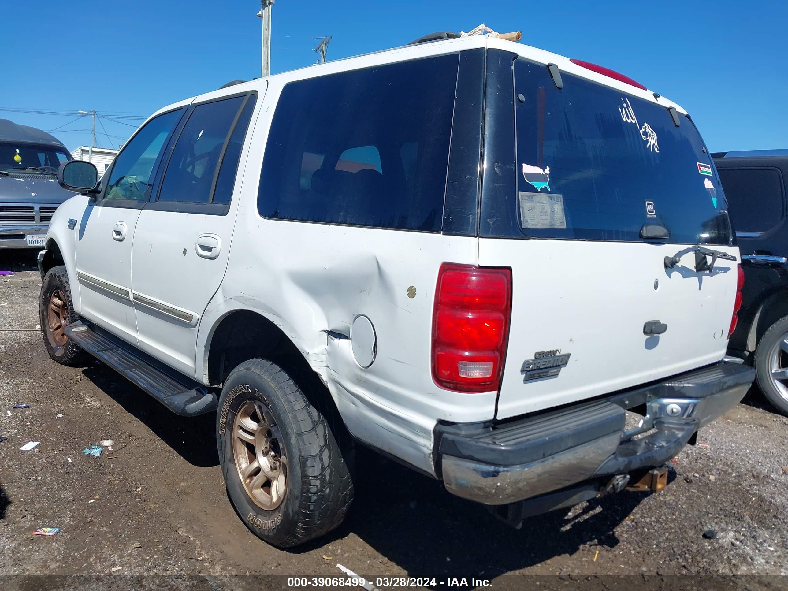 Photo 2 VIN: 1FMRU1862XLB36788 - FORD EXPEDITION 