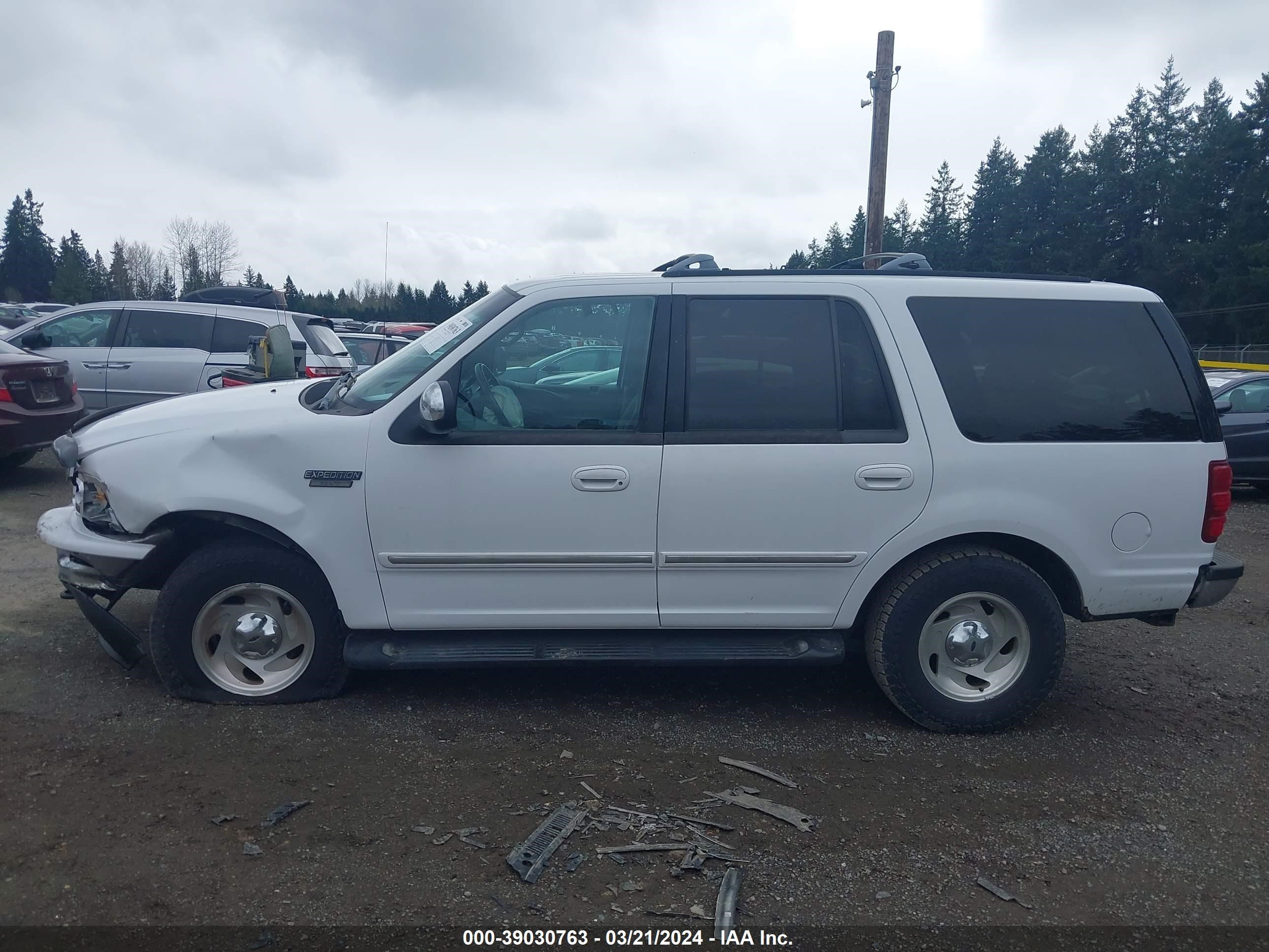 Photo 13 VIN: 1FMRU18W6WLB17742 - FORD EXPEDITION 