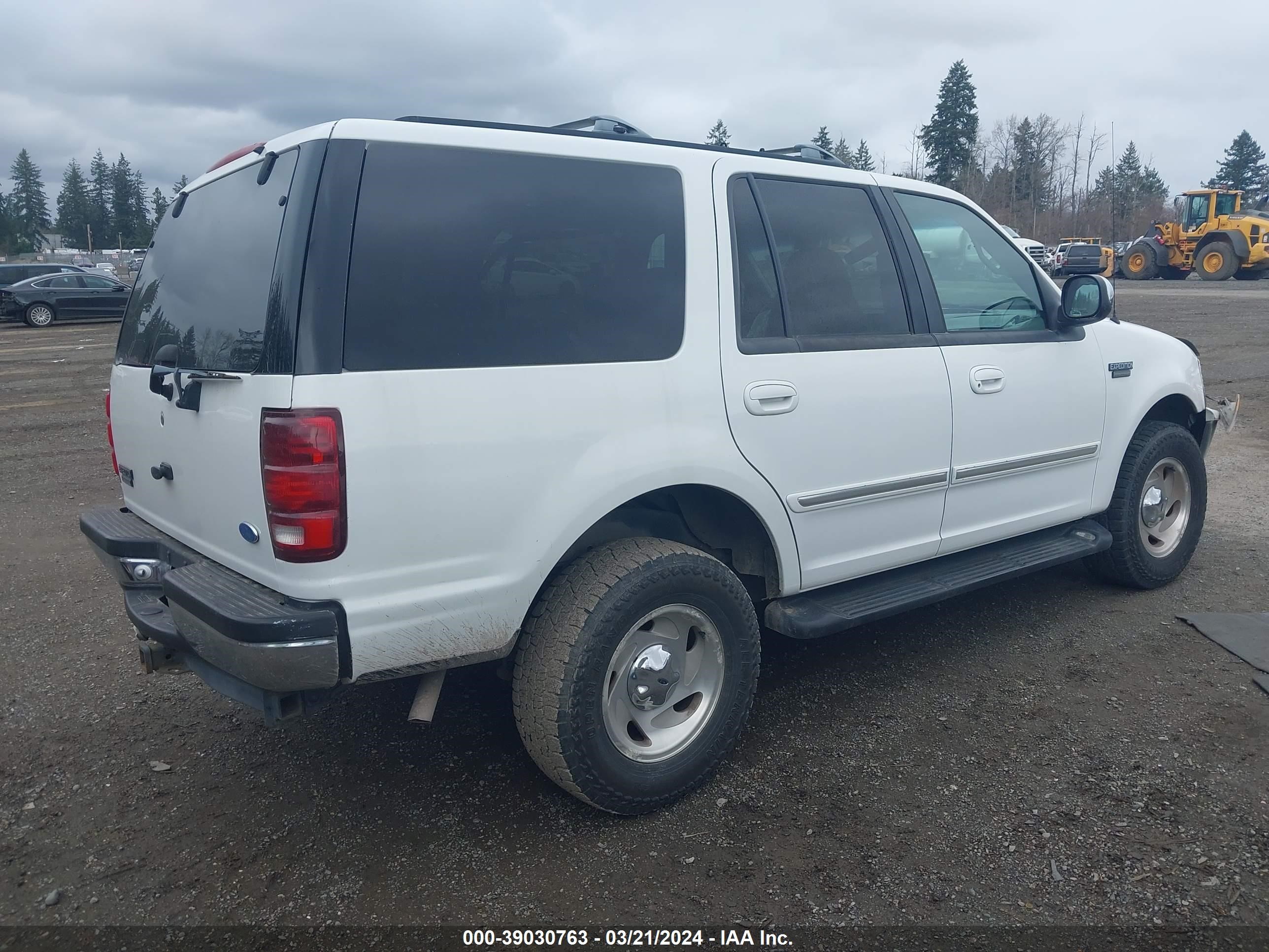 Photo 3 VIN: 1FMRU18W6WLB17742 - FORD EXPEDITION 