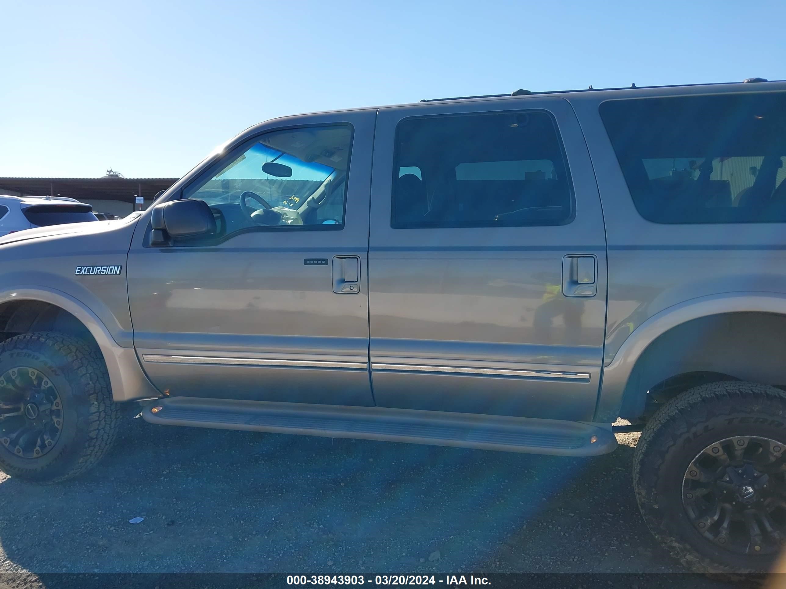 Photo 13 VIN: 1FMSU43F92ED36803 - FORD EXCURSION 