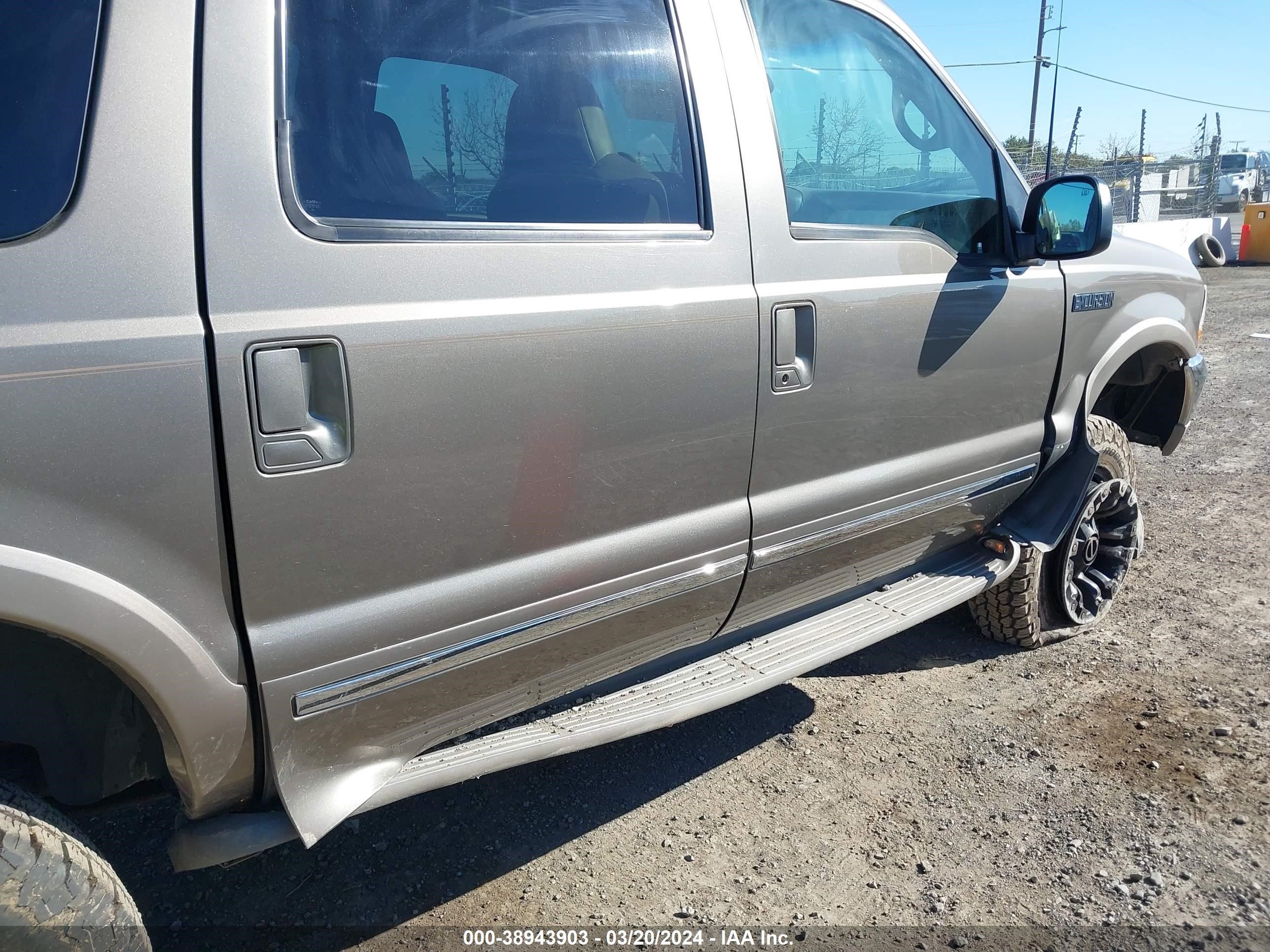 Photo 5 VIN: 1FMSU43F92ED36803 - FORD EXCURSION 