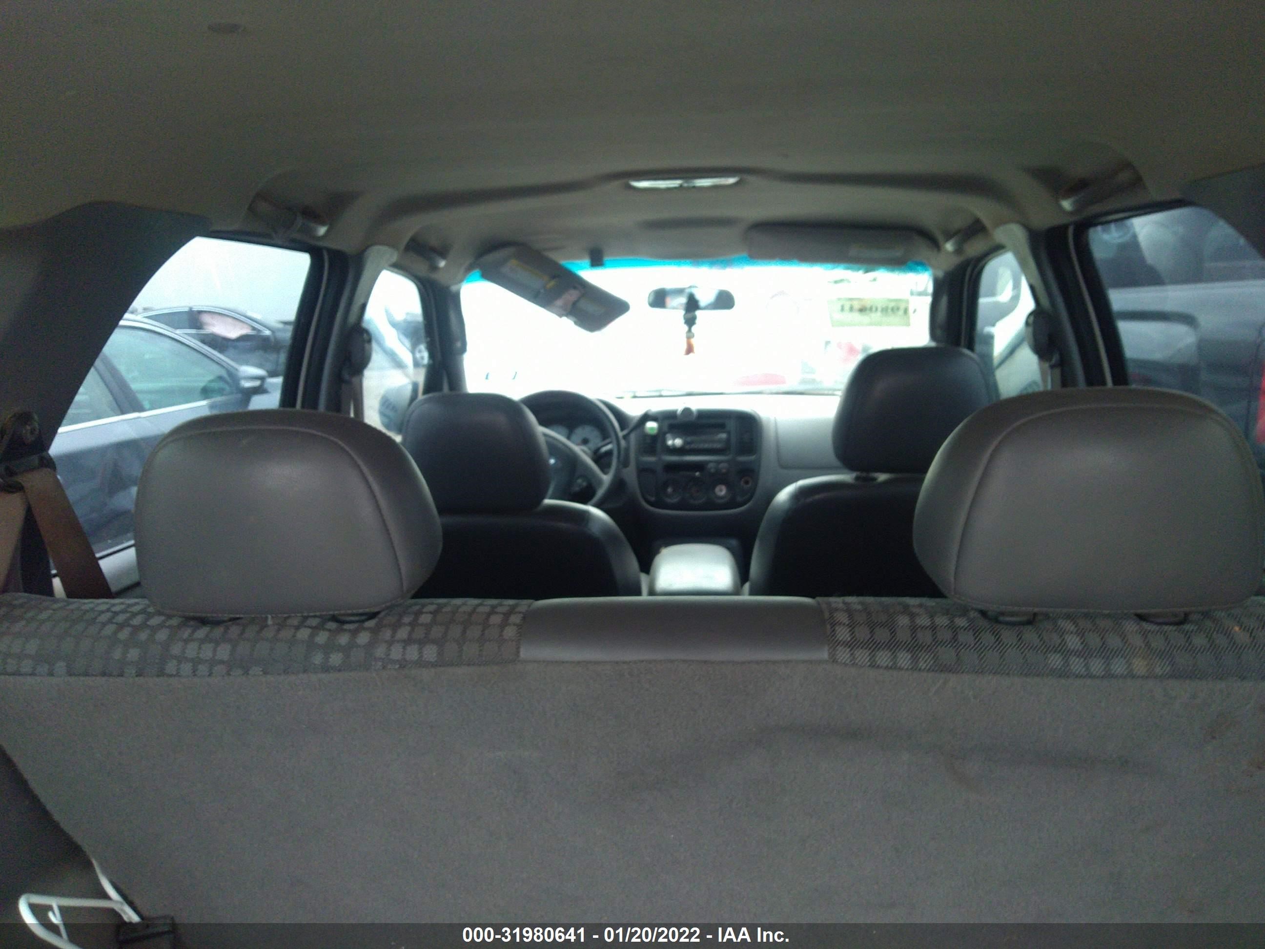 Photo 7 VIN: 1FMYU01142KD81952 - FORD ESCAPE 