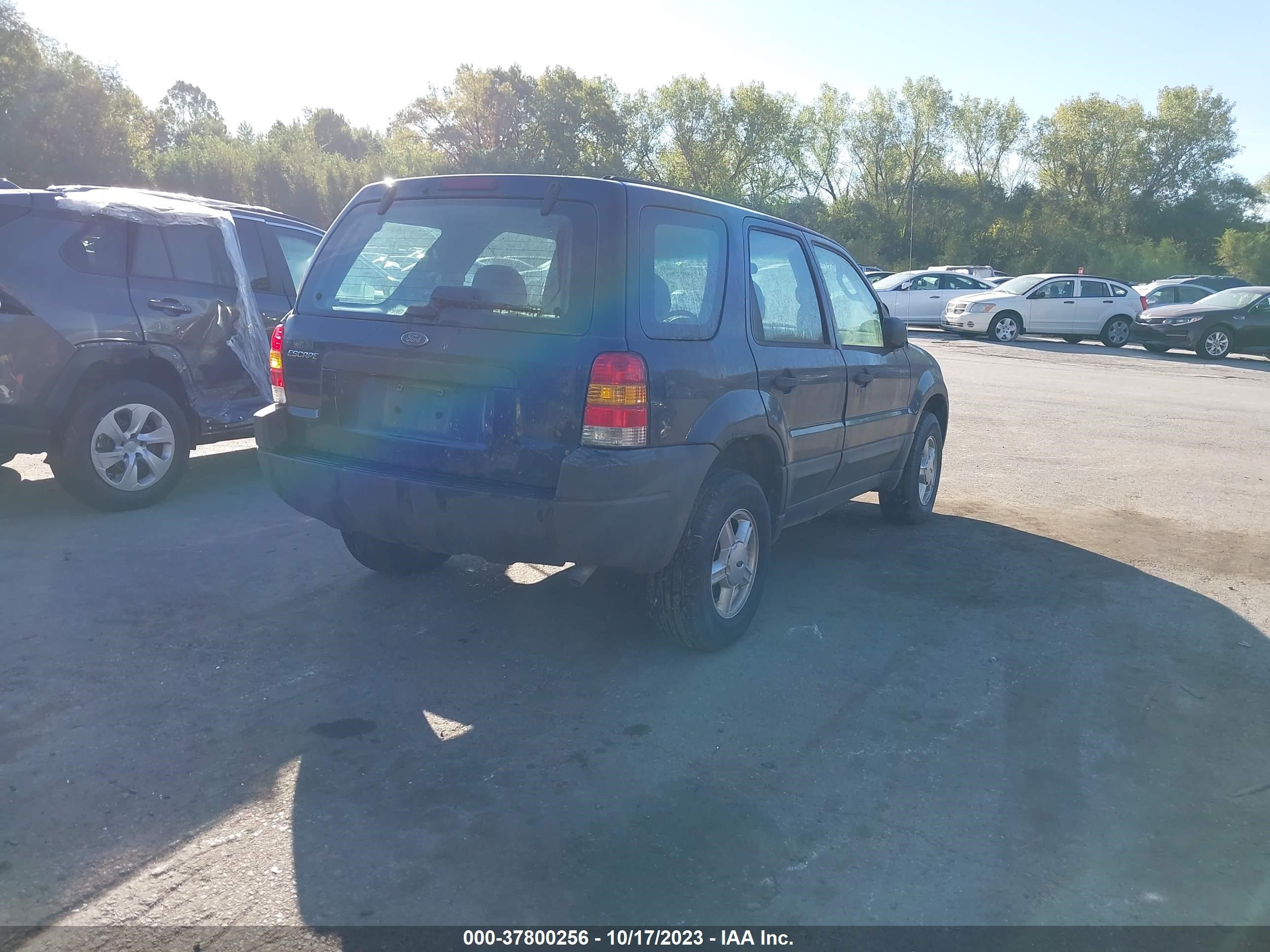 Photo 3 VIN: 1FMYU02113KD40548 - FORD ESCAPE 