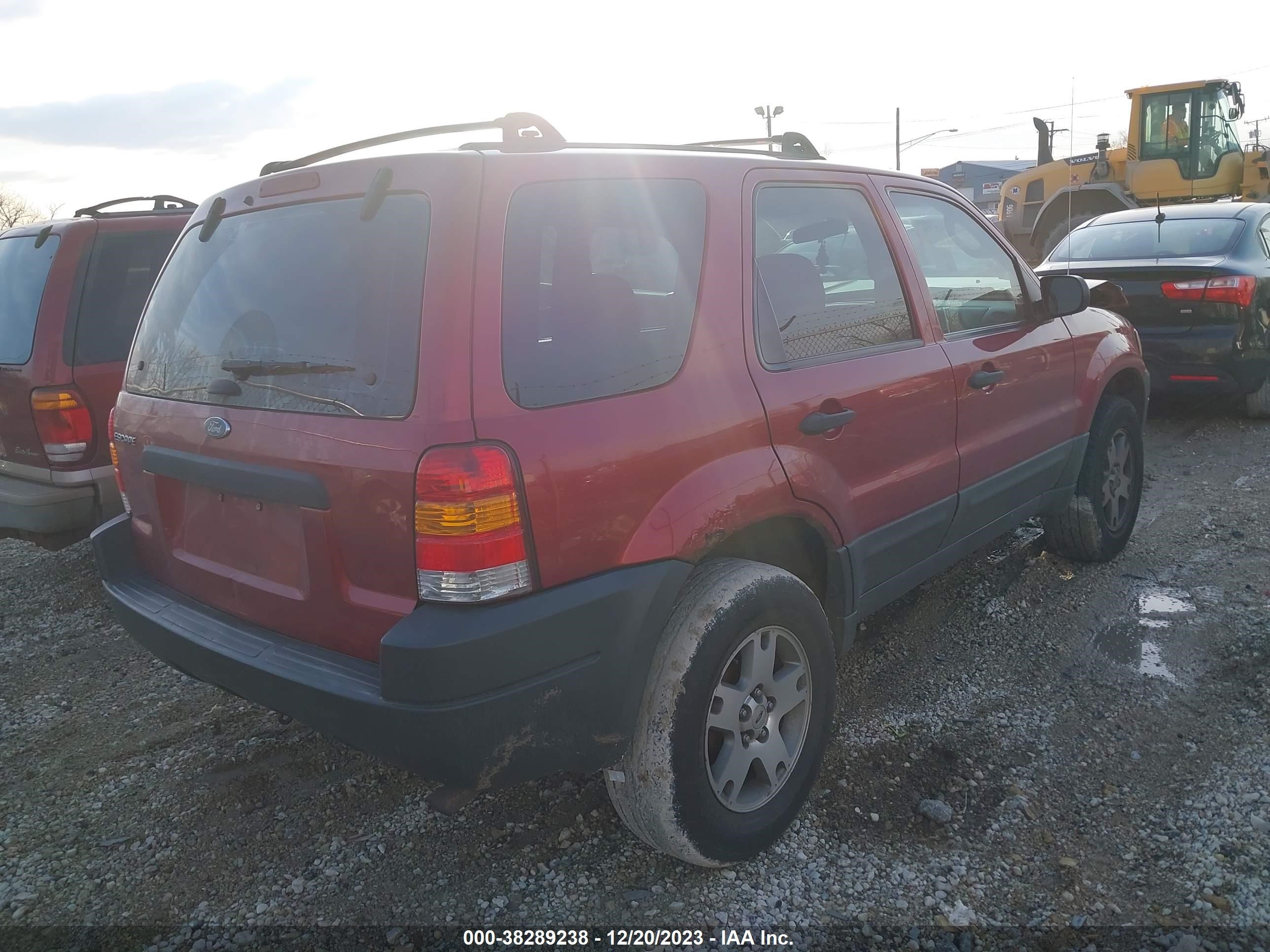 Photo 3 VIN: 1FMYU02133KD48179 - FORD ESCAPE 