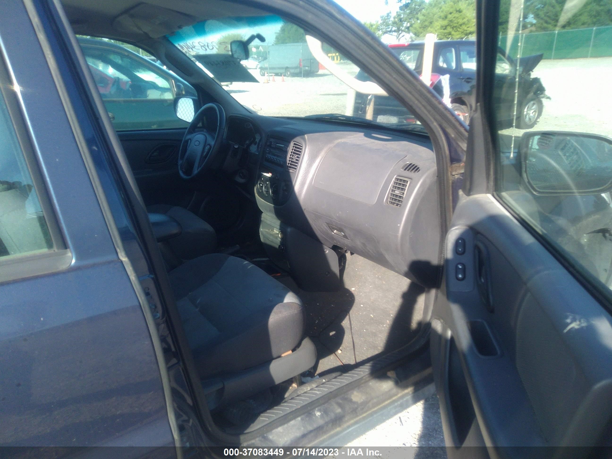 Photo 4 VIN: 1FMYU02144DA07234 - FORD ESCAPE 