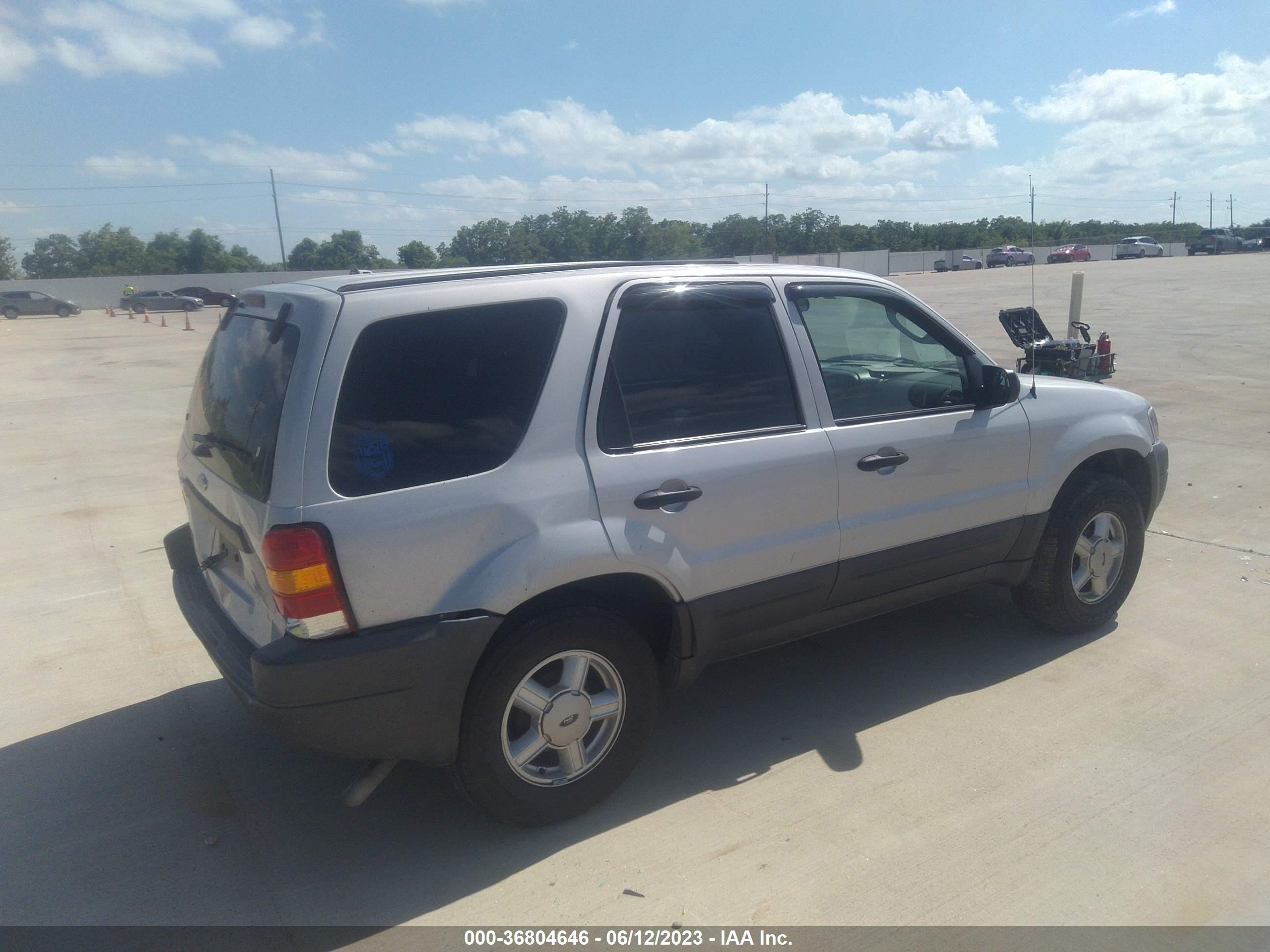 Photo 3 VIN: 1FMYU02174KB24561 - FORD ESCAPE 