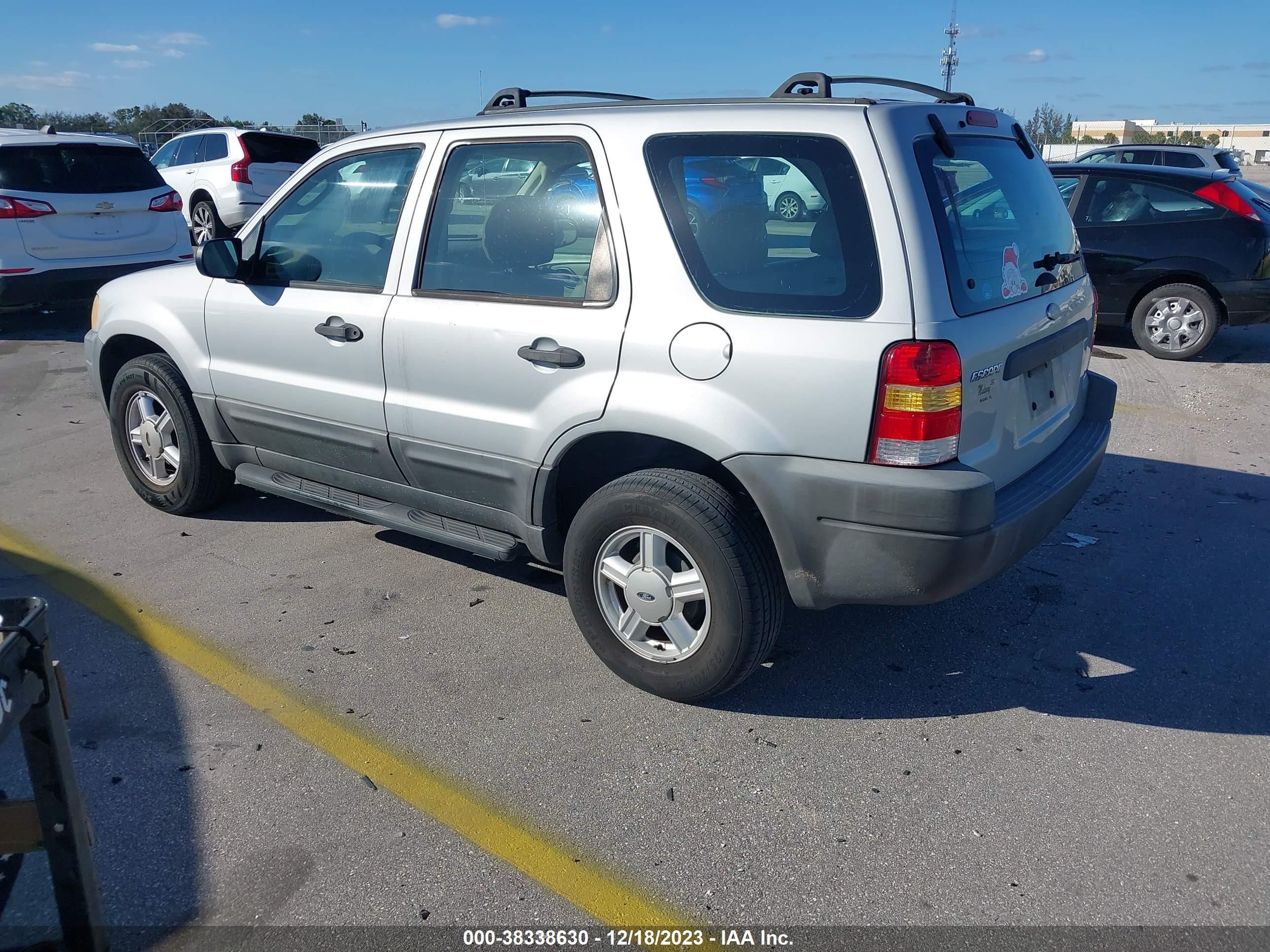 Photo 2 VIN: 1FMYU02194KB65421 - FORD ESCAPE 