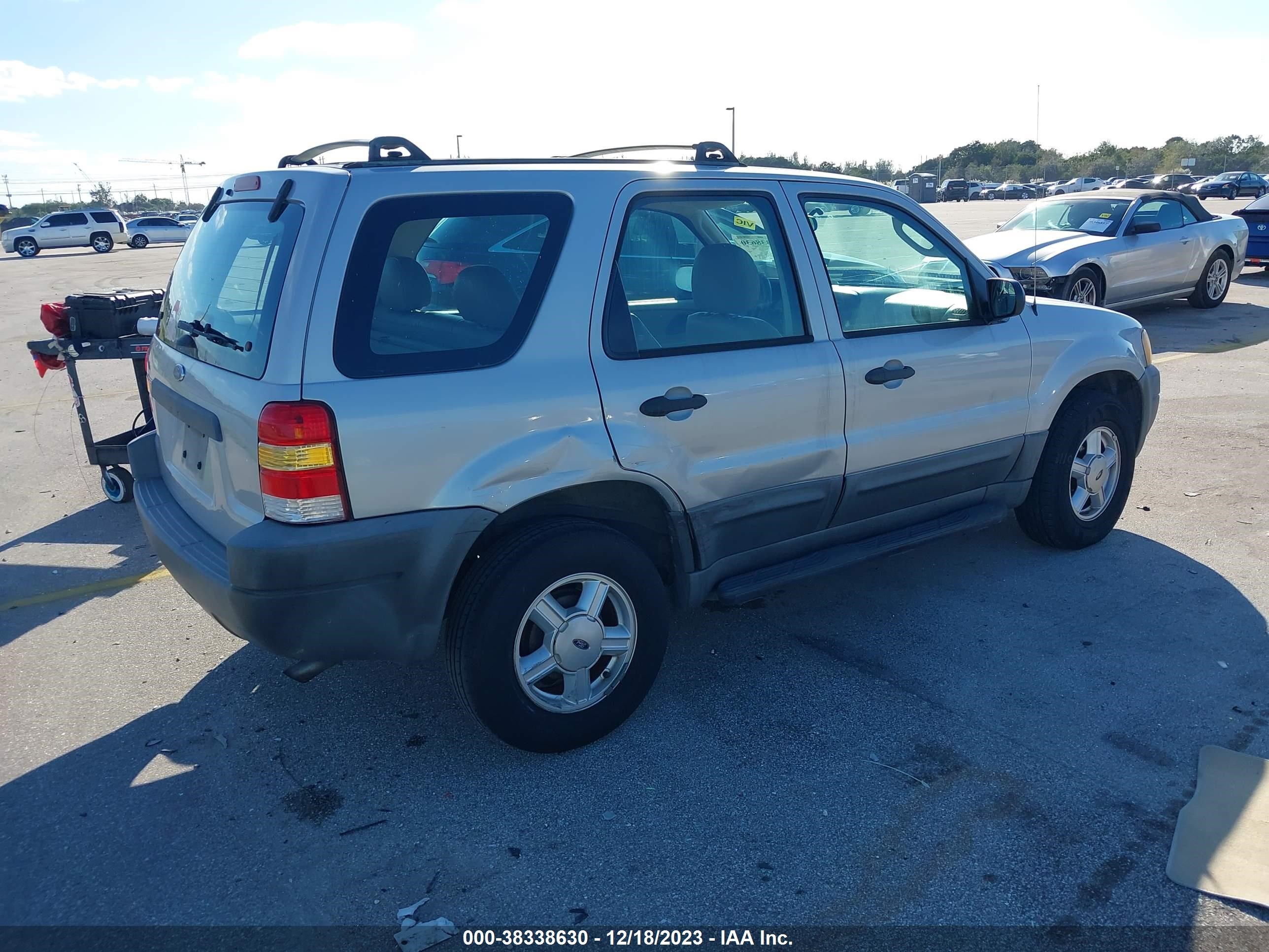 Photo 3 VIN: 1FMYU02194KB65421 - FORD ESCAPE 