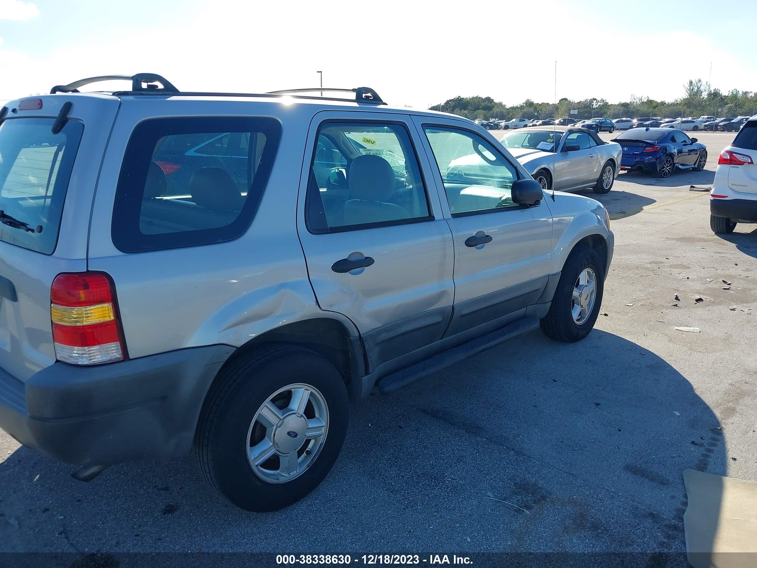 Photo 5 VIN: 1FMYU02194KB65421 - FORD ESCAPE 