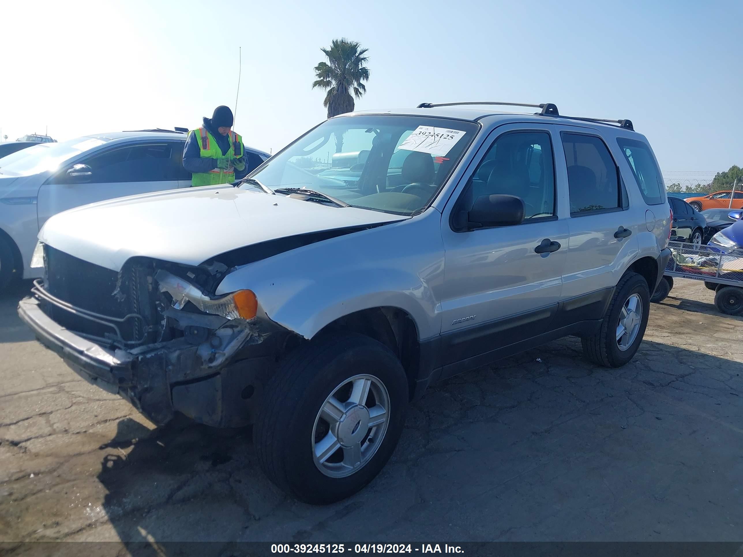 Photo 1 VIN: 1FMYU021X2KA15699 - FORD ESCAPE 