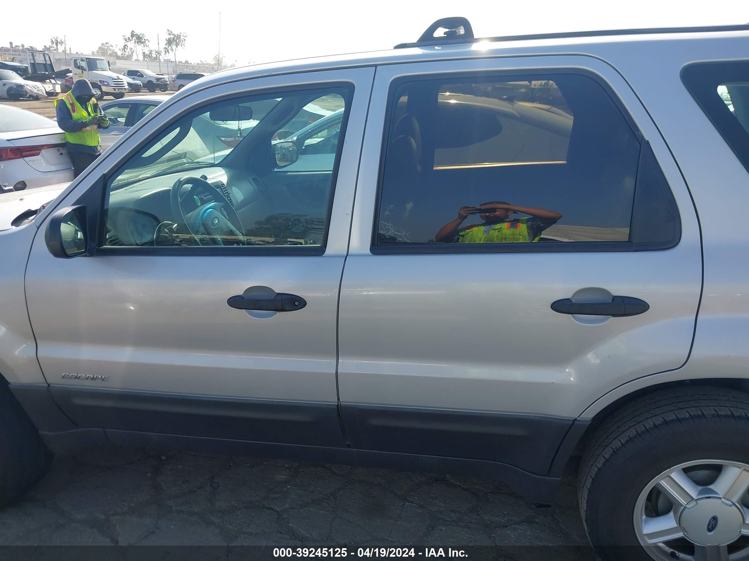 Photo 14 VIN: 1FMYU021X2KA15699 - FORD ESCAPE 