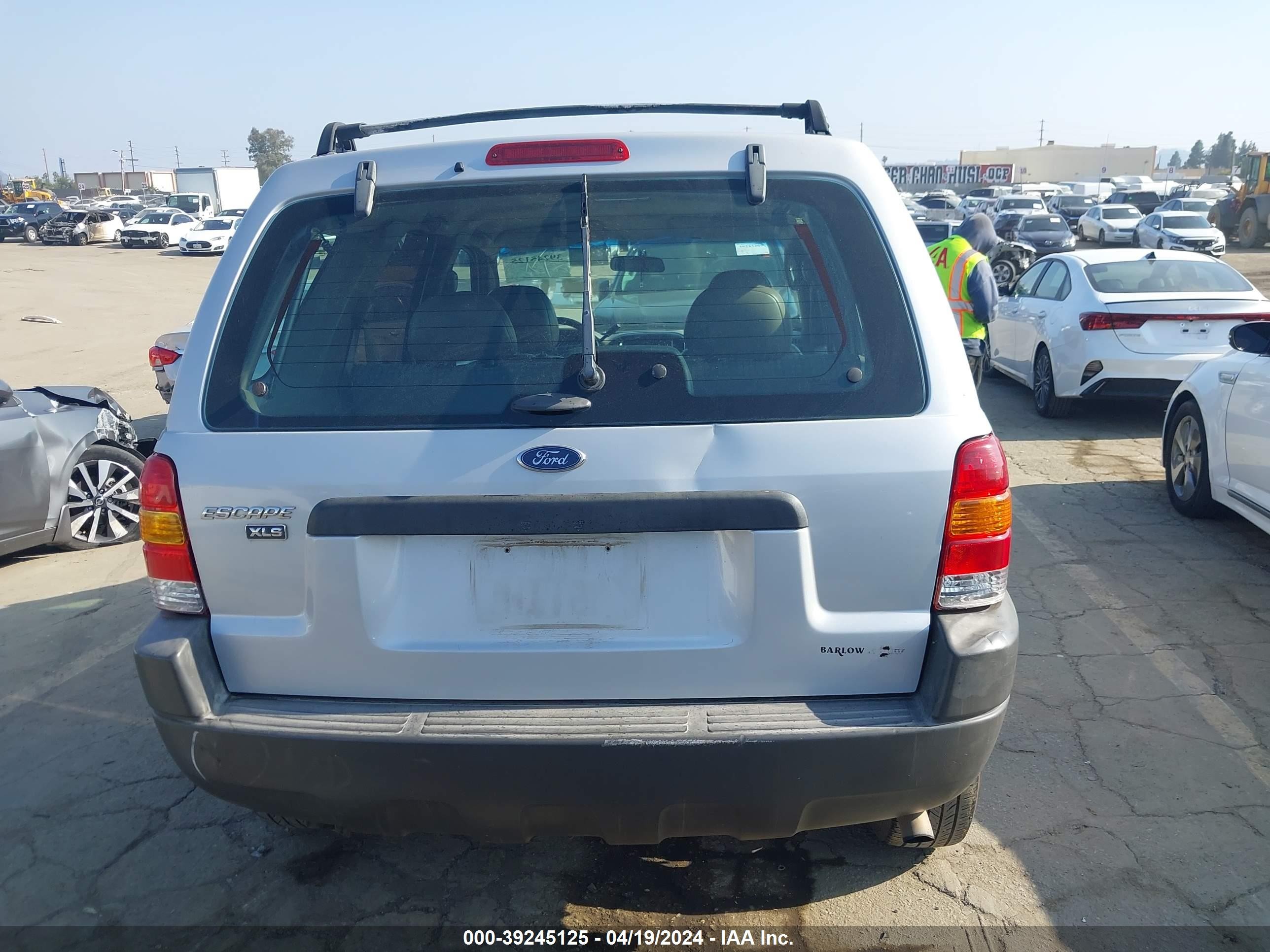 Photo 16 VIN: 1FMYU021X2KA15699 - FORD ESCAPE 