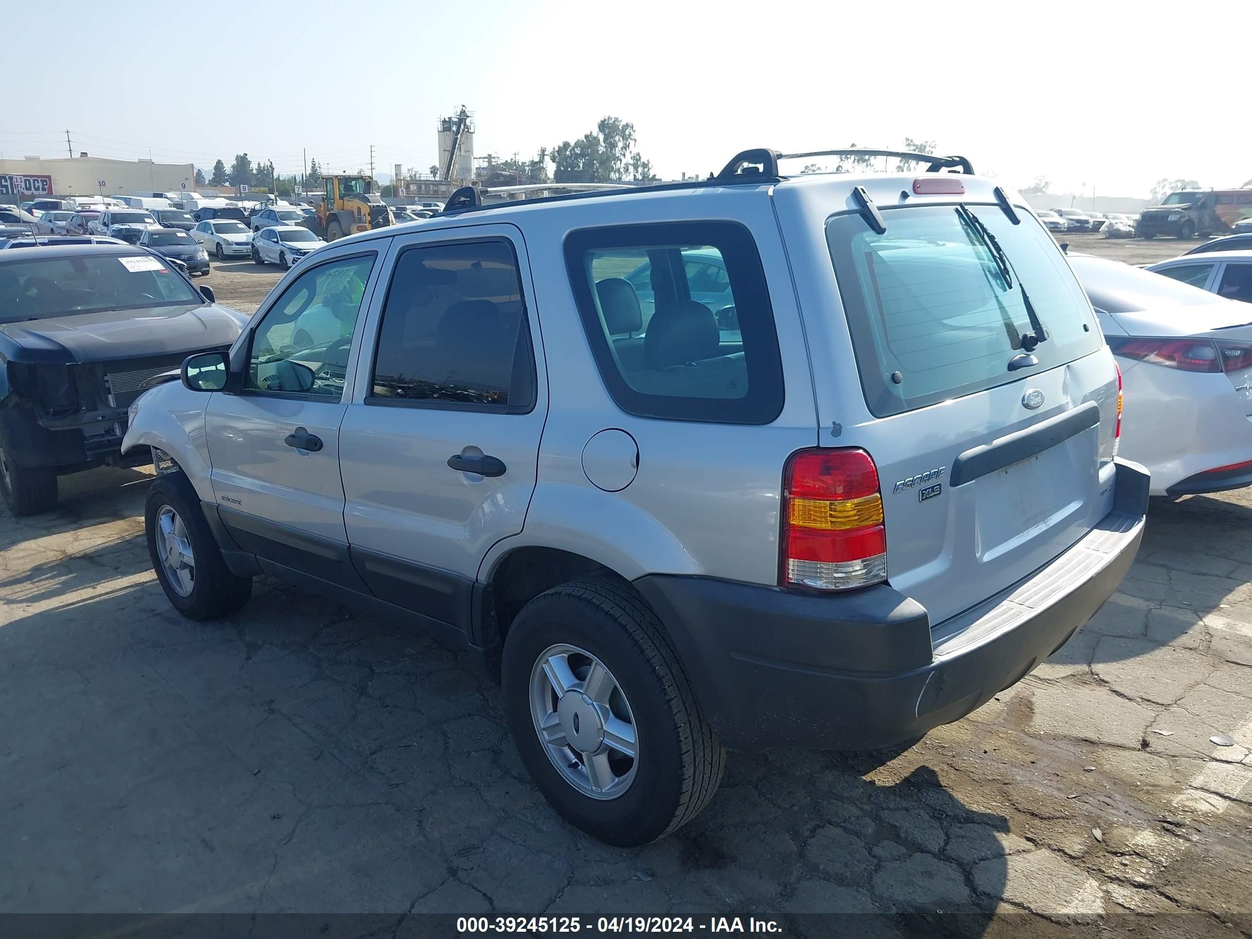 Photo 2 VIN: 1FMYU021X2KA15699 - FORD ESCAPE 