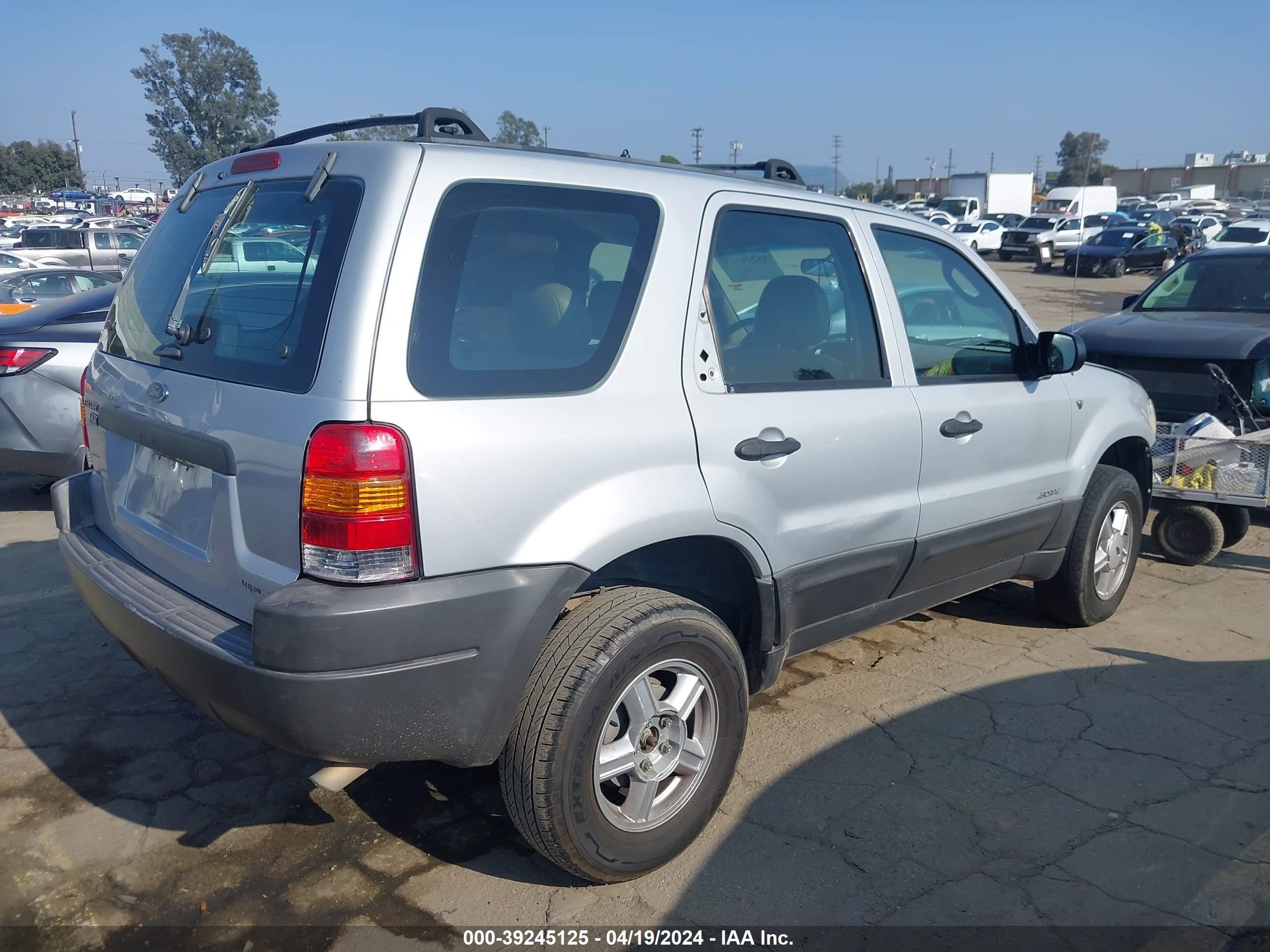 Photo 3 VIN: 1FMYU021X2KA15699 - FORD ESCAPE 