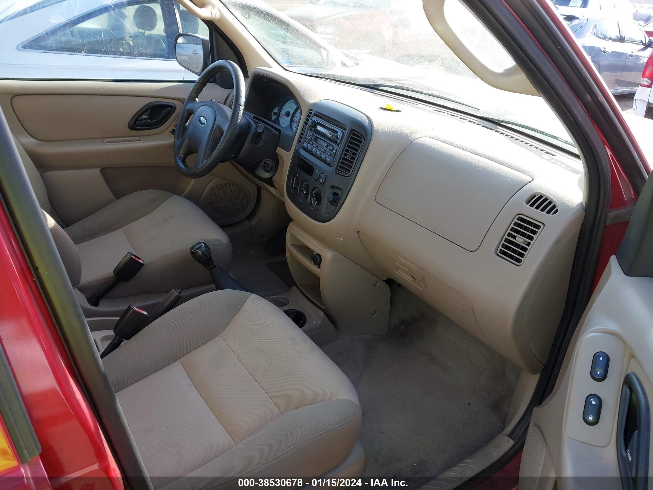 Photo 4 VIN: 1FMYU02BX3KE00125 - FORD ESCAPE 